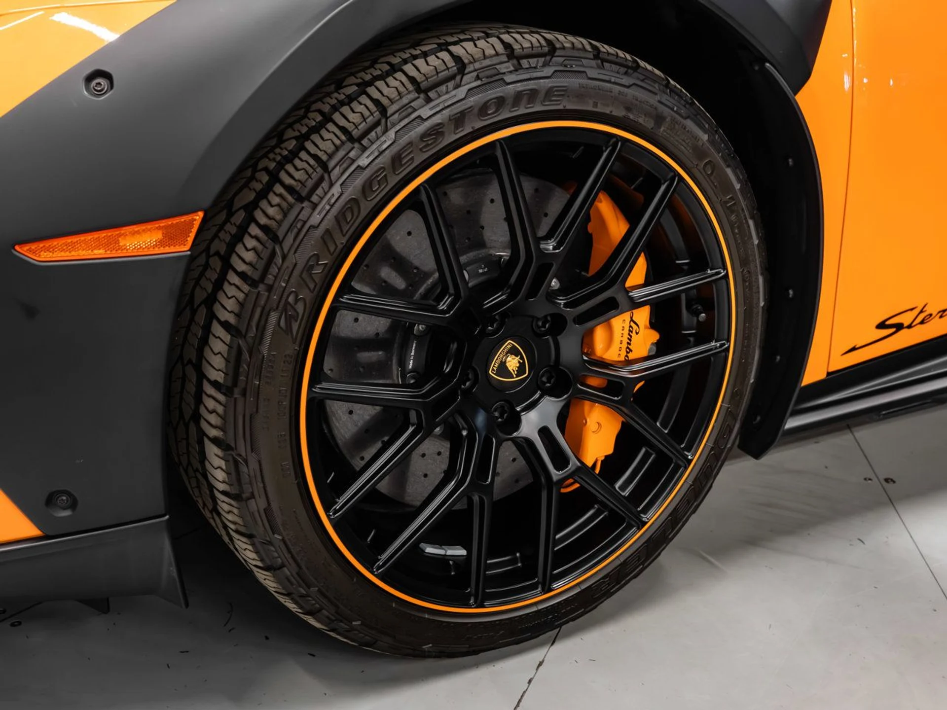 mph014_2166794588_lamborghini_huracan_2023_1553f84261