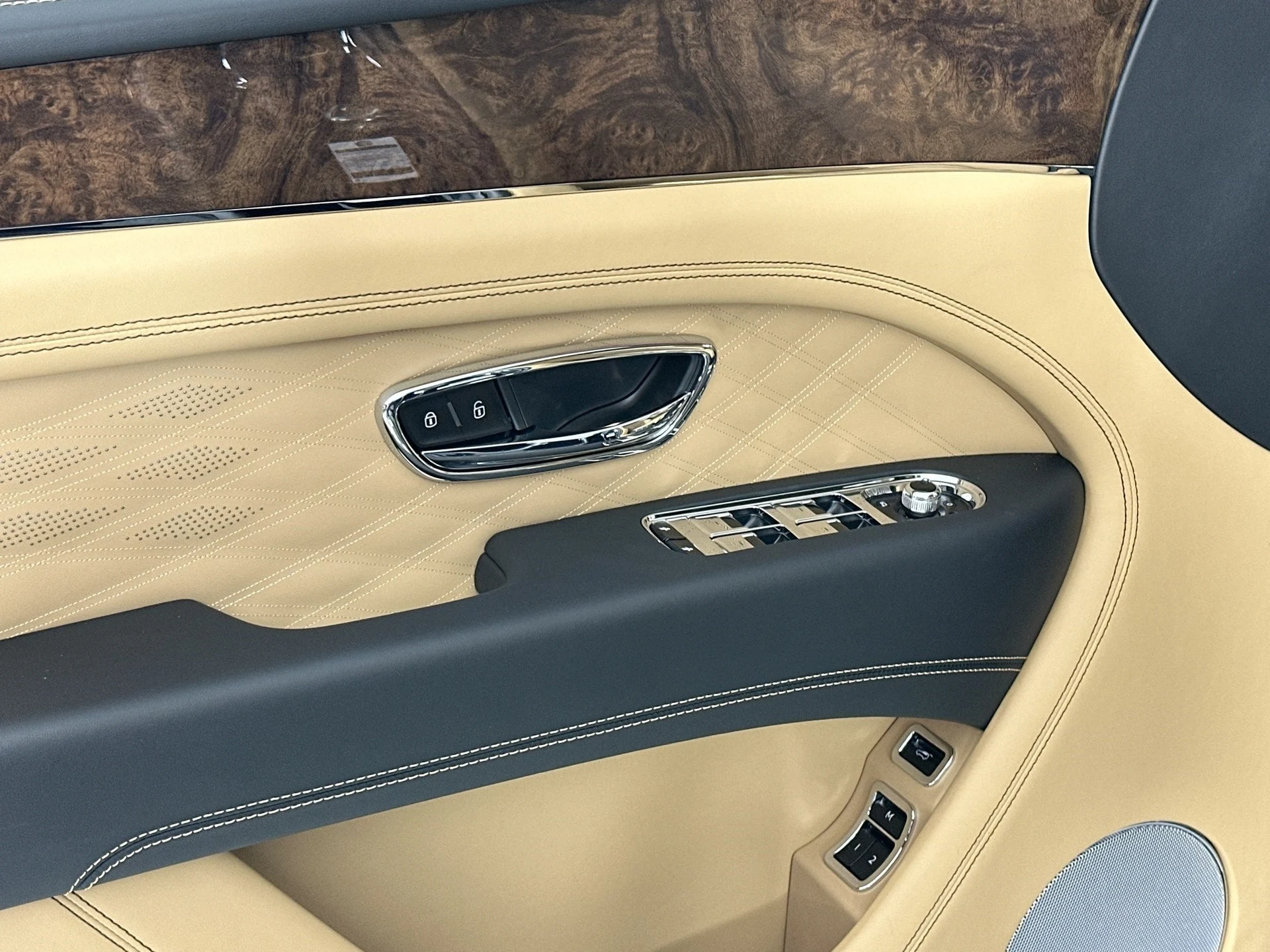 mph014_2175803609_15_5467c262c6