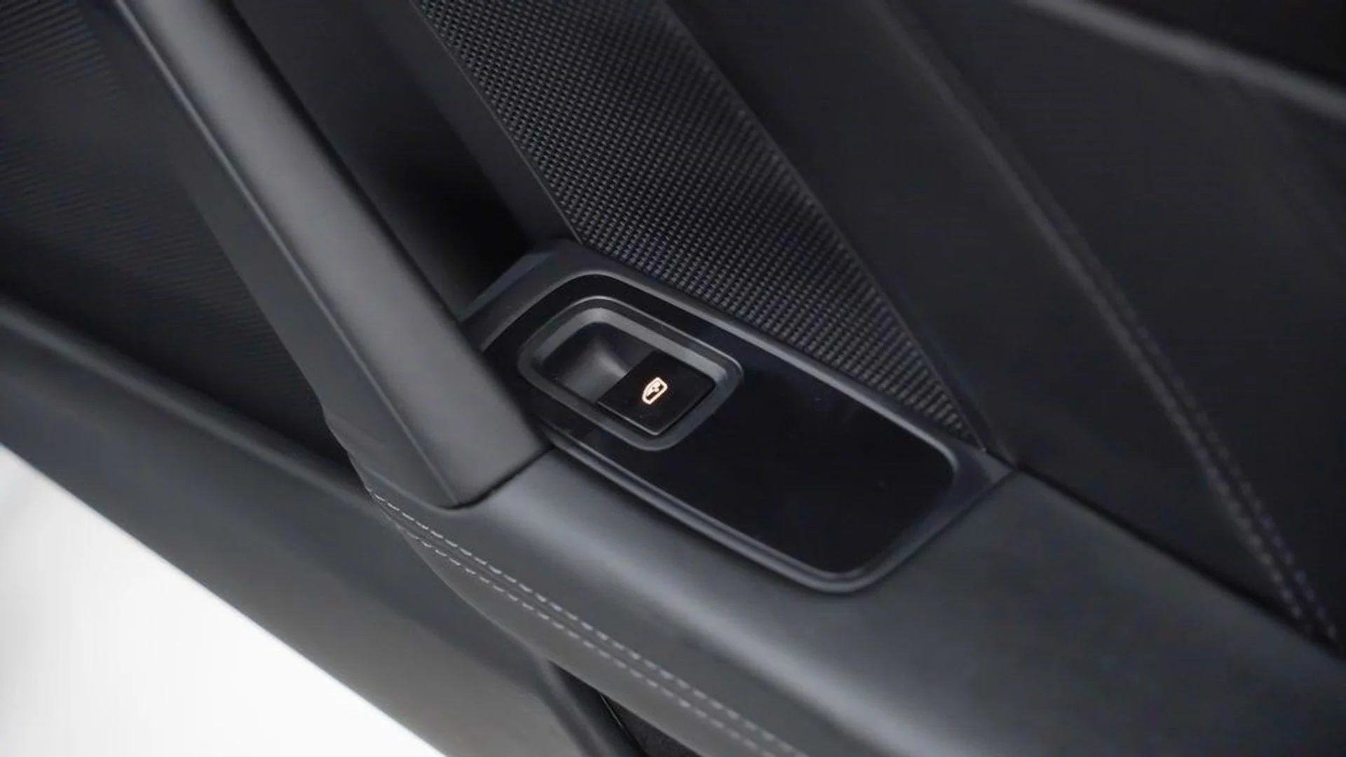 mph014_217881325_0fea536f4b27cf2bef125d3e0b67d34dx_63be32d0de