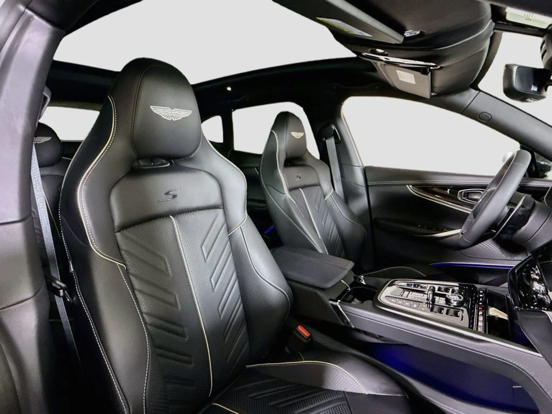 mph014_2182518561_new_2026_aston_martin_dbx_sawd_11350_23059220_15_1024_a01516f892