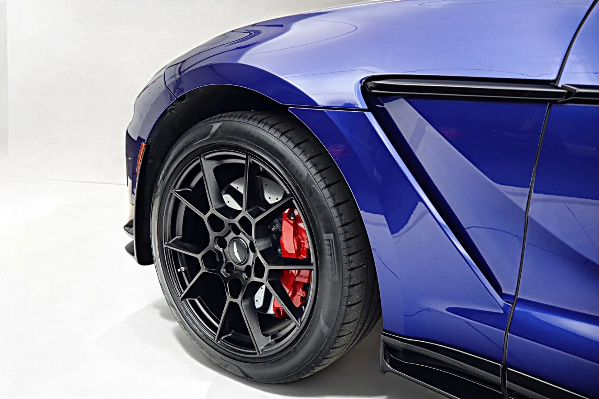 mph014_2188399914_Used_2023_Aston_Martin_DBX_707_4346e03e49
