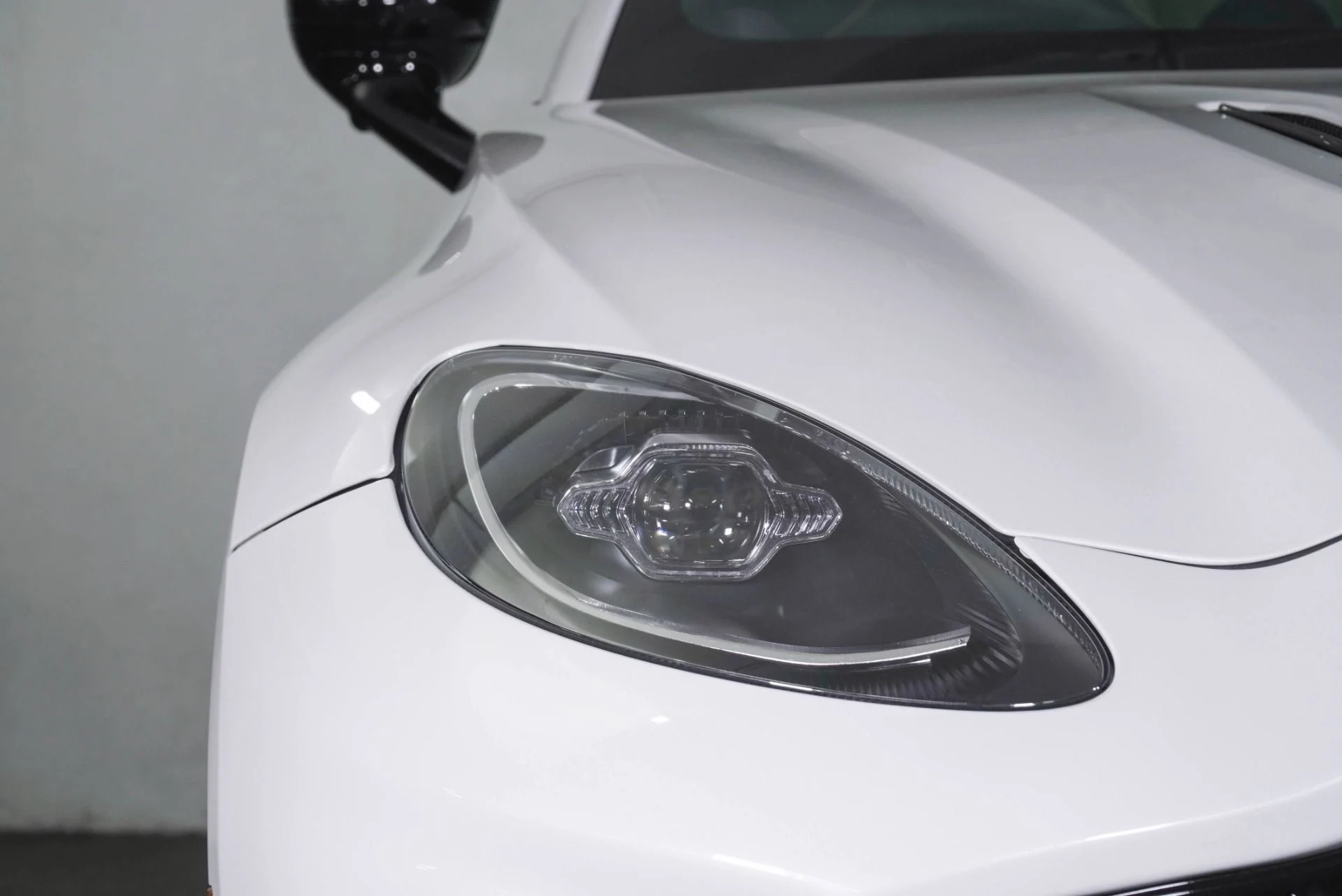 mph014_2189172541_New_2026_Aston_Martin_DBX_S_1781894781_e5f1fd06c3