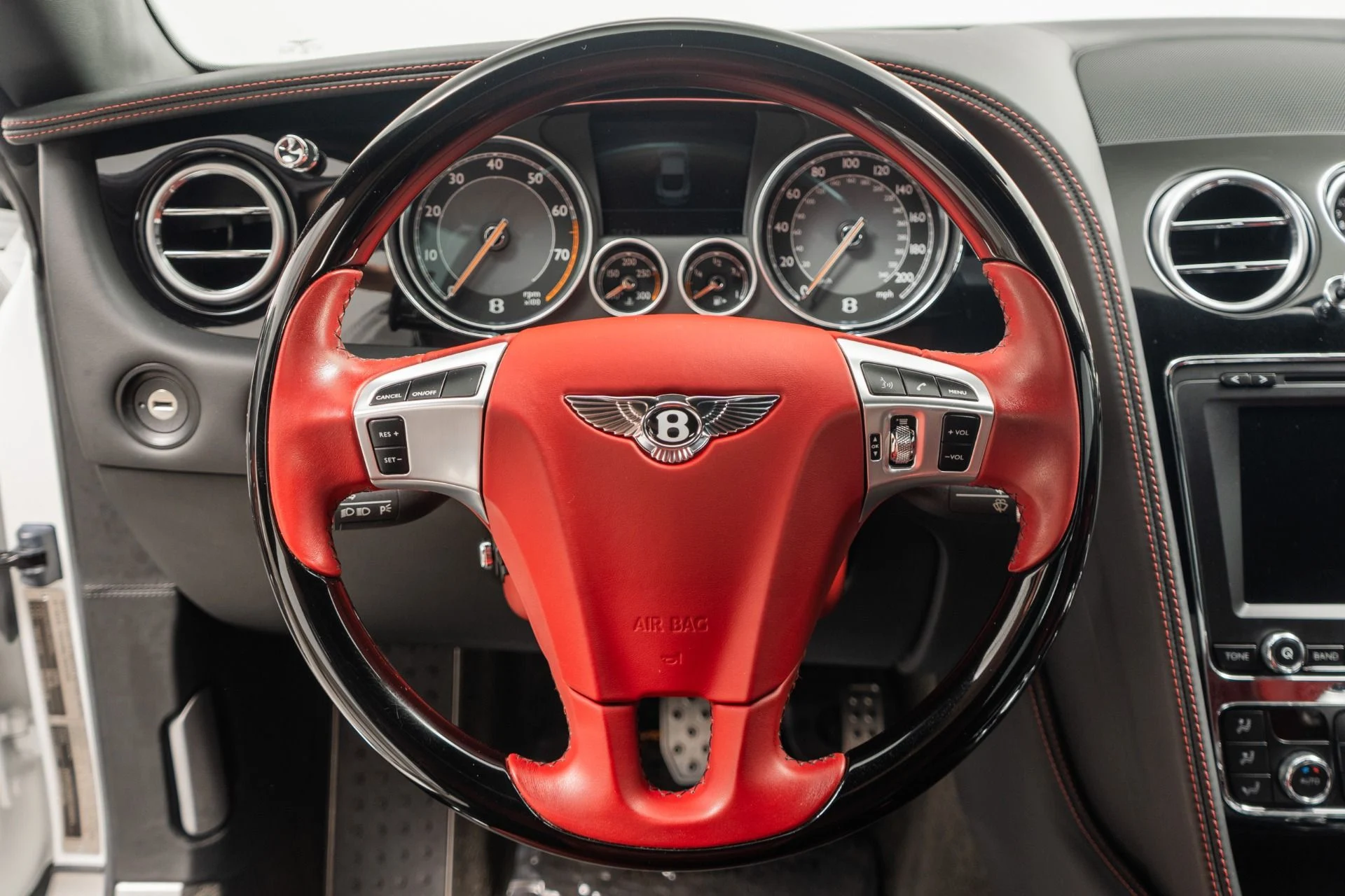 mph014_2191246747_Used_2015_Bentley_Continental_GT_V8_S_Mulliner_Driving_Specification_Two_Tone_Interior_1776277845_797ae901d1