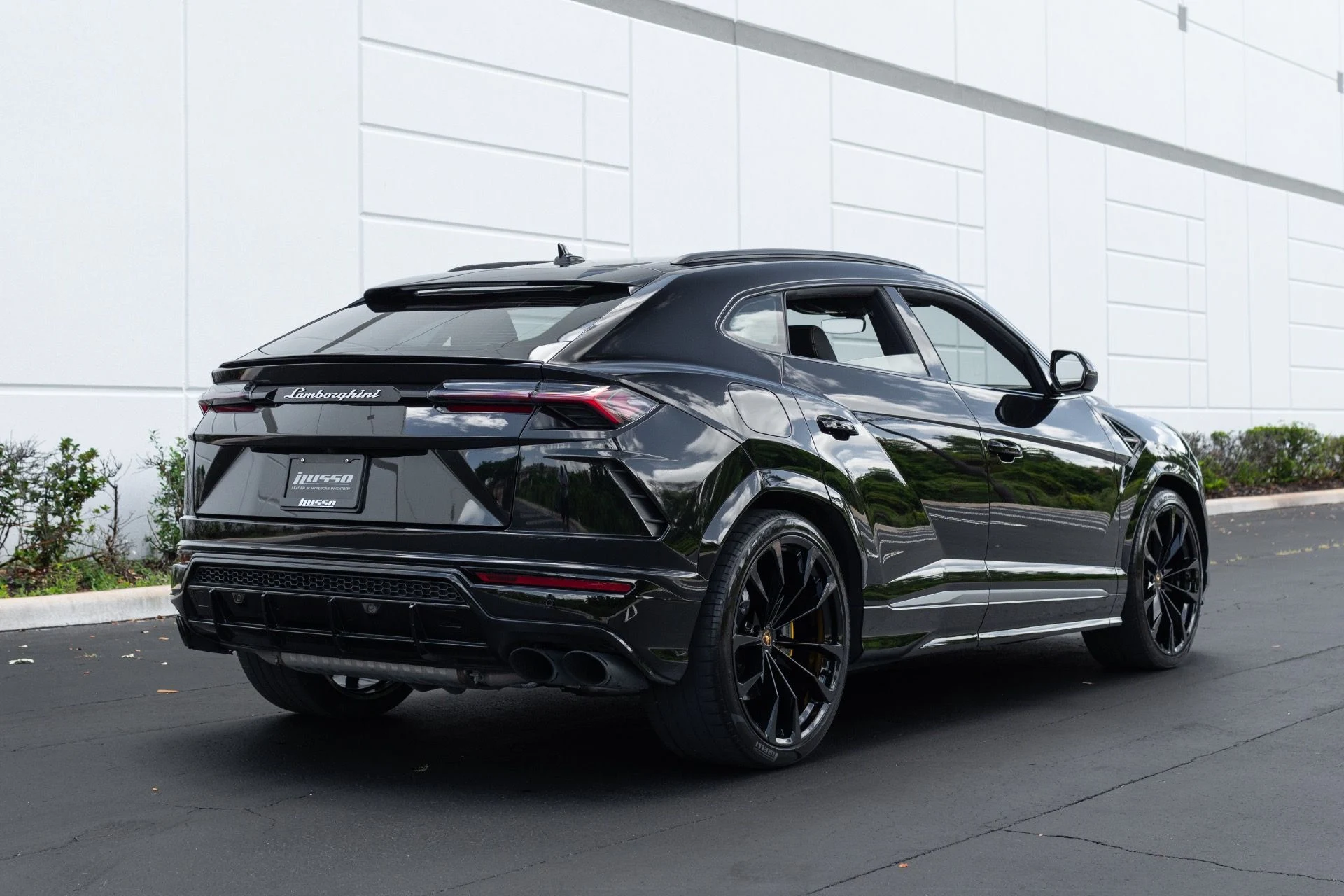 mph014_2199347439_Used_2022_Lamborghini_Urus_1776127481_a0c7ba65aa