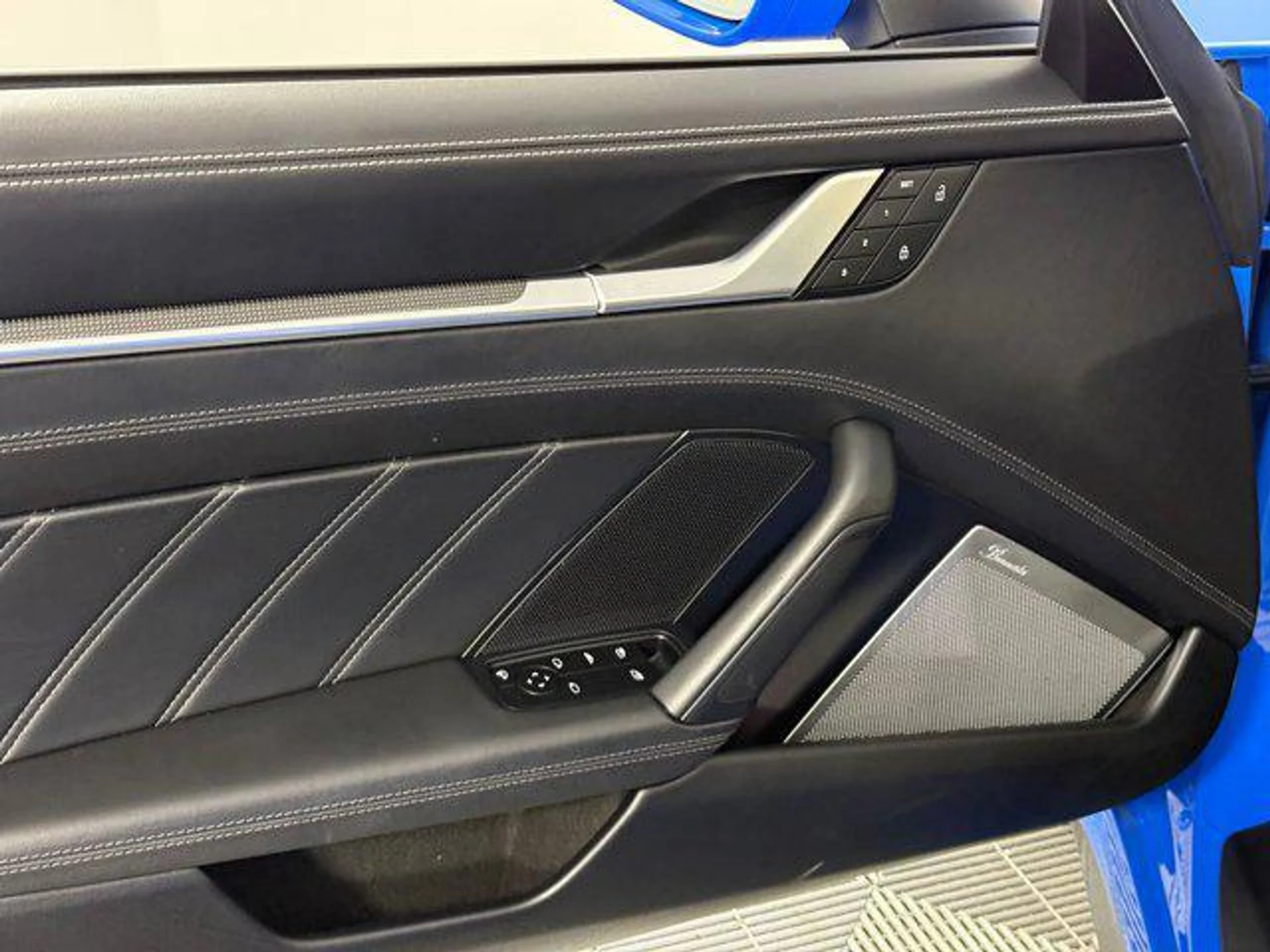 mph014_2199385420_H_Ykah_aw_Auz472jvw_zw_HAZL_Isw_5de0365701