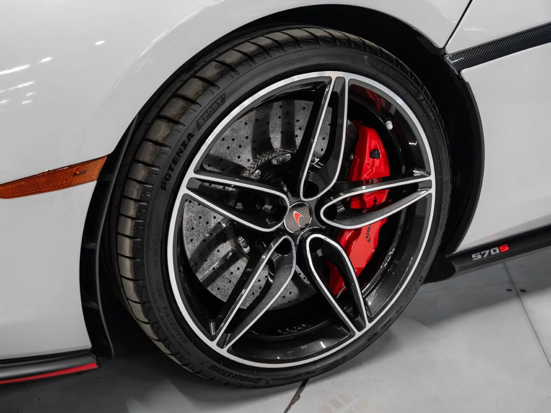 mph014_2203620903_mclaren_570s_2017_0cacf0b35c