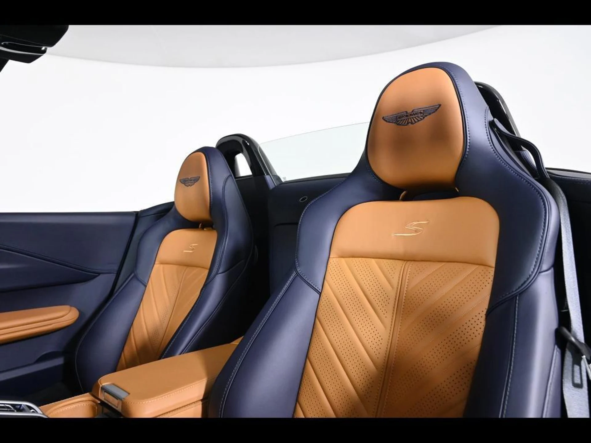 mph014_2205772779_new_2026_aston_martin_vantage_sroadster_11350_23075062_15_1024_60bdb94dbf