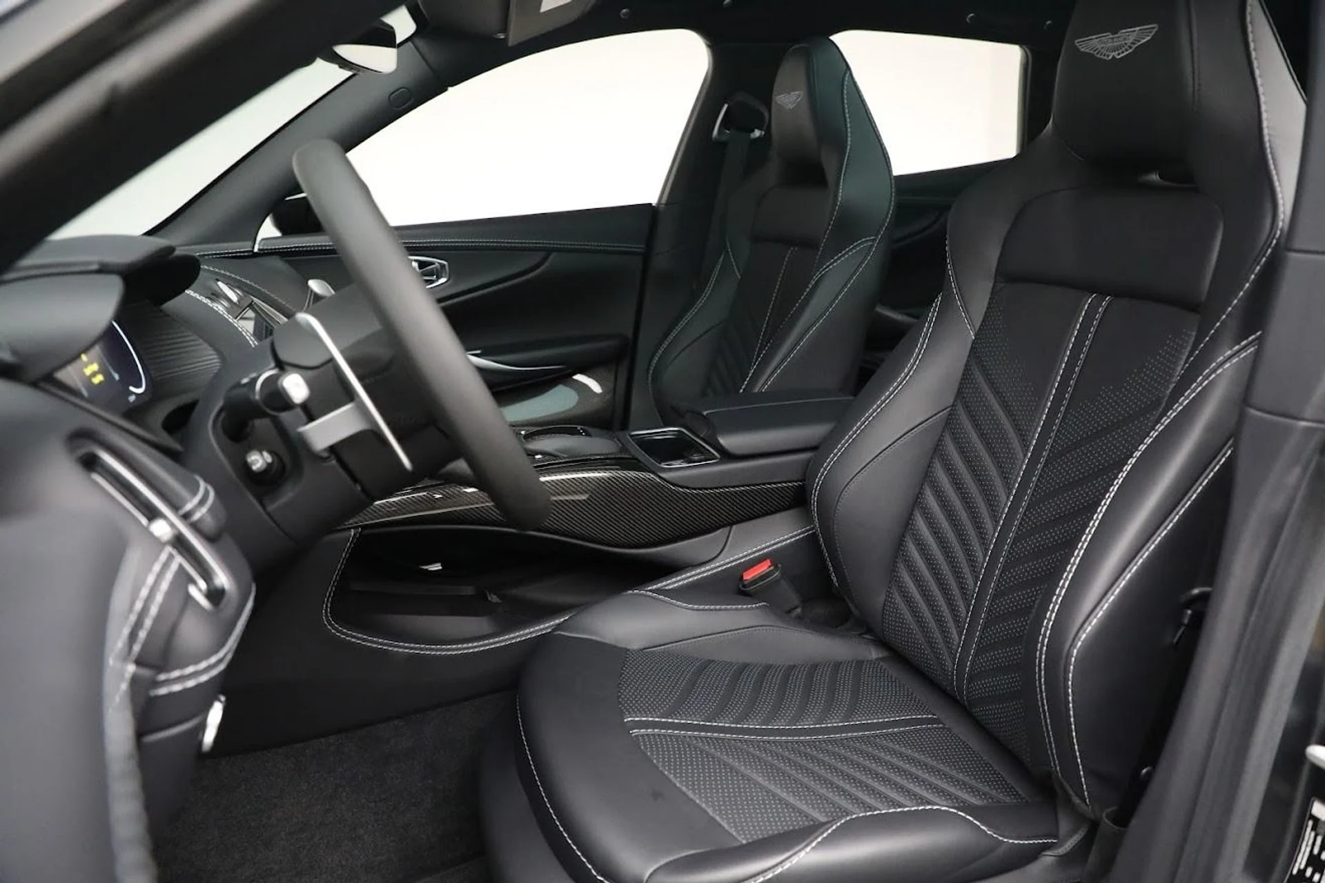 mph014_221514728_Used_2023_Aston_Martin_DBX_707_1682624534_bd25a6dbd5