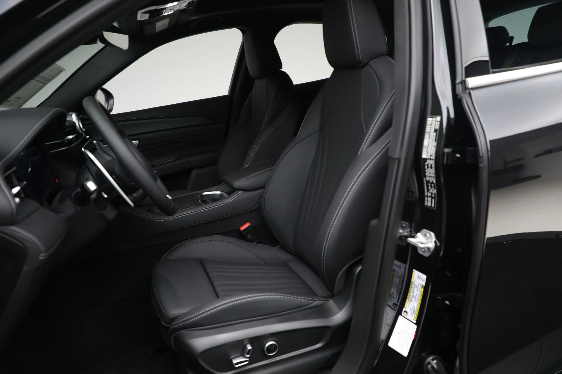 mph014_2220350319_New_2025_Maserati_Grecale_8fd8f9165d