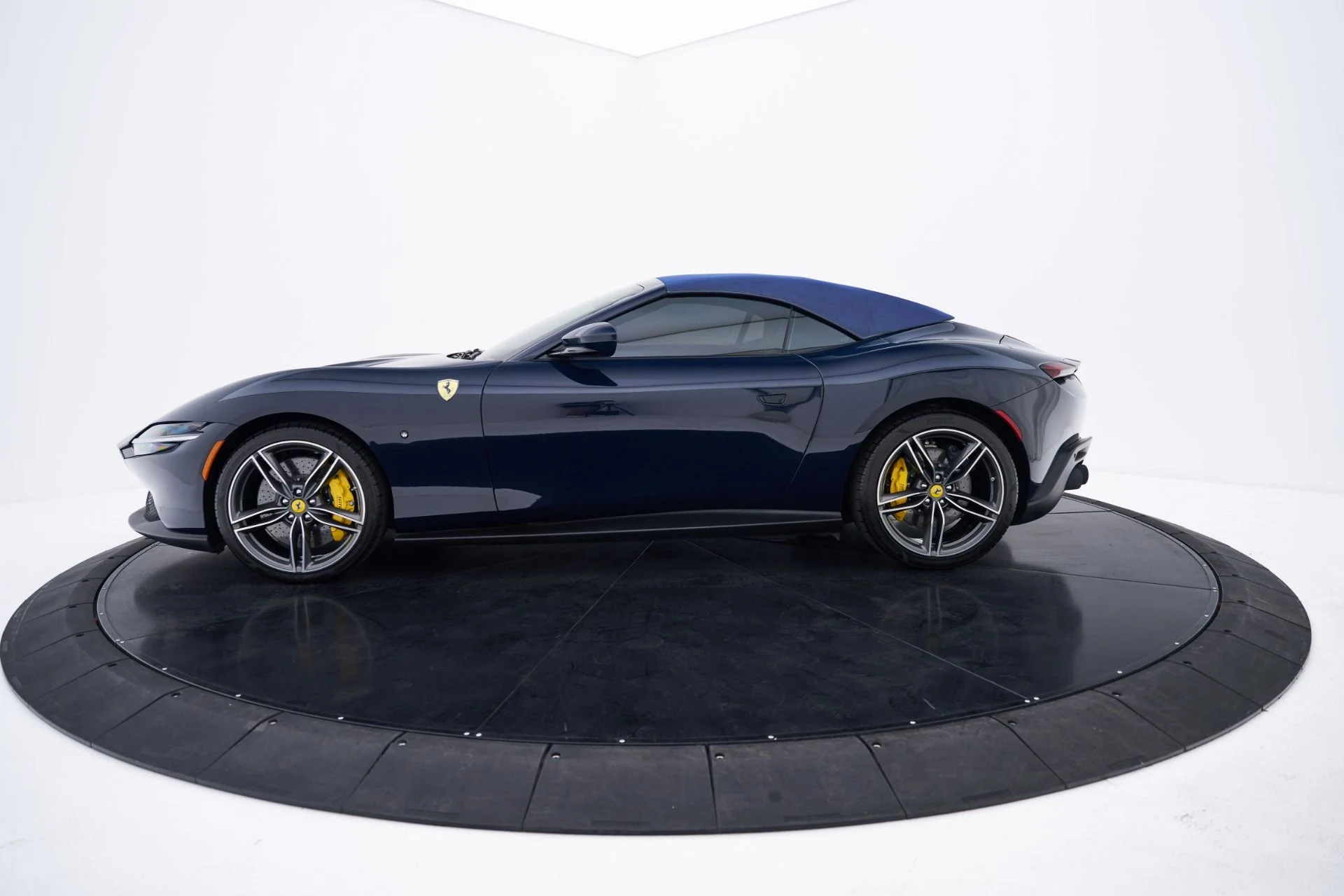mph014_2220909016_Used_2025_Ferrari_Roma_Base_1793056008_92c9f07fae