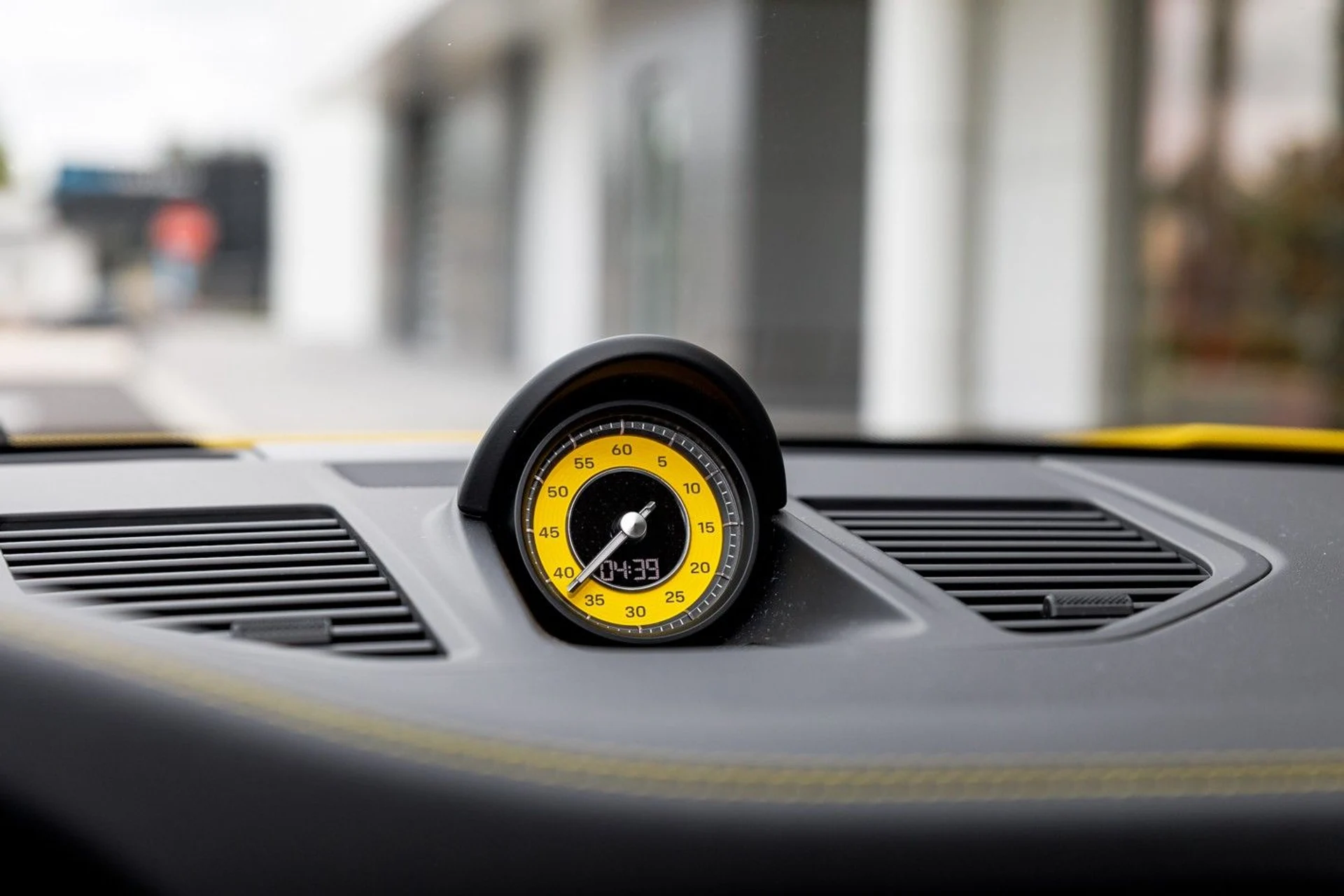 mph014_2224529401_622_p15_l_5ec7dc0ec6