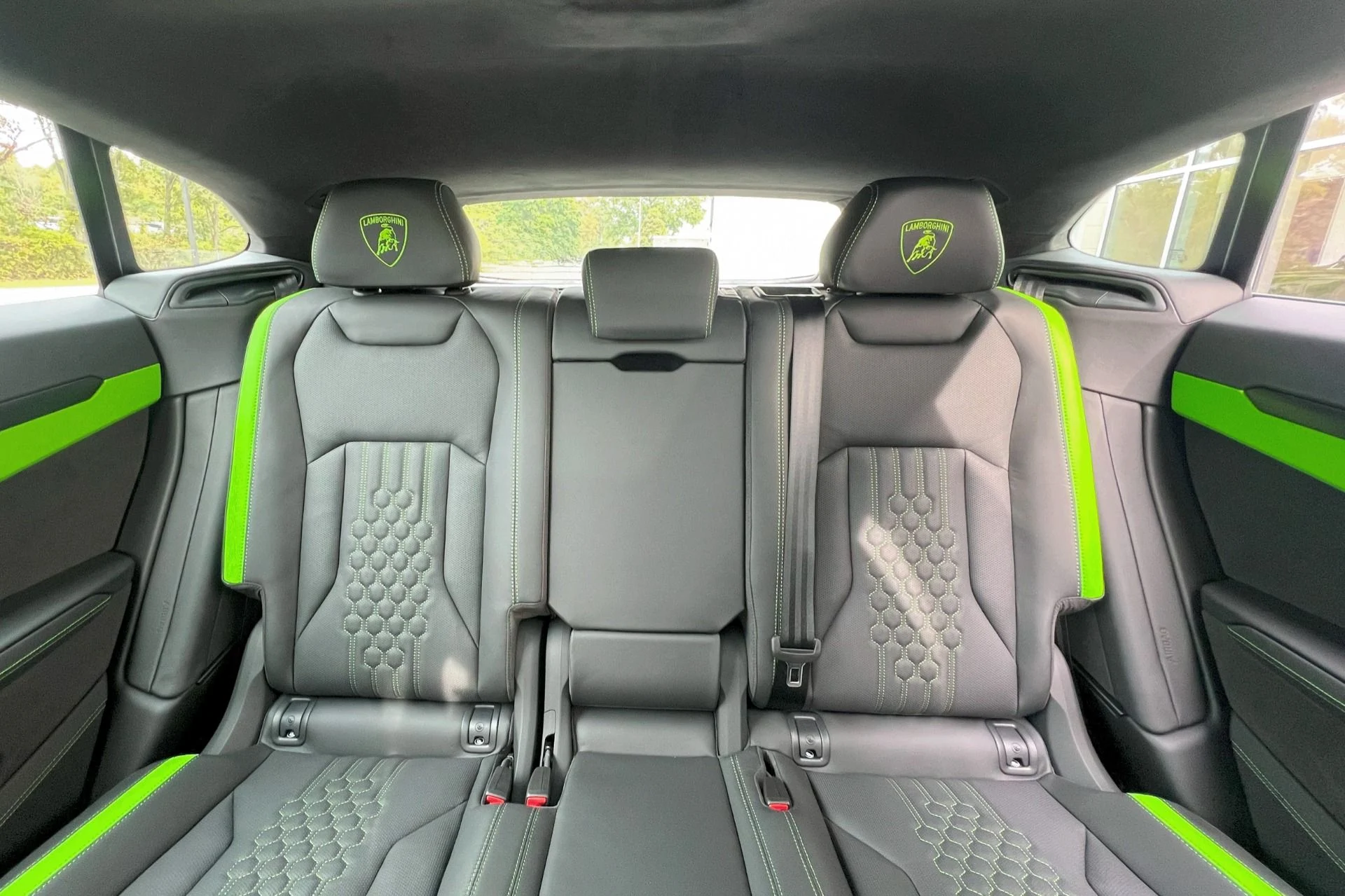 mph014_223133195_Used_2025_Lamborghini_Urus_SE_1759230512_eb9f37202c