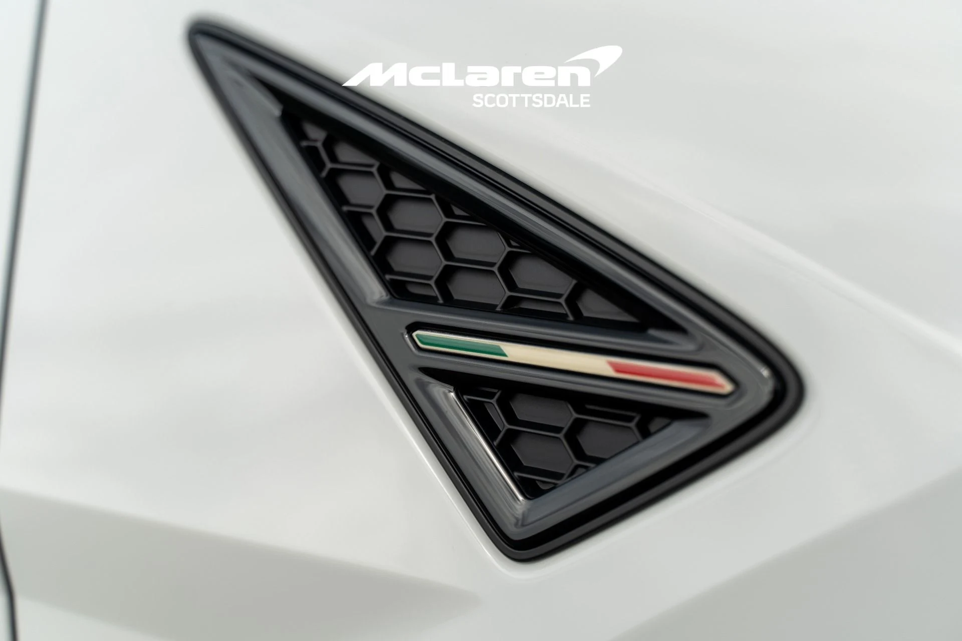 mph014_2238802955_Used_2025_LAMBORGHINI_URUS_SE_1758292772_30f75a8333