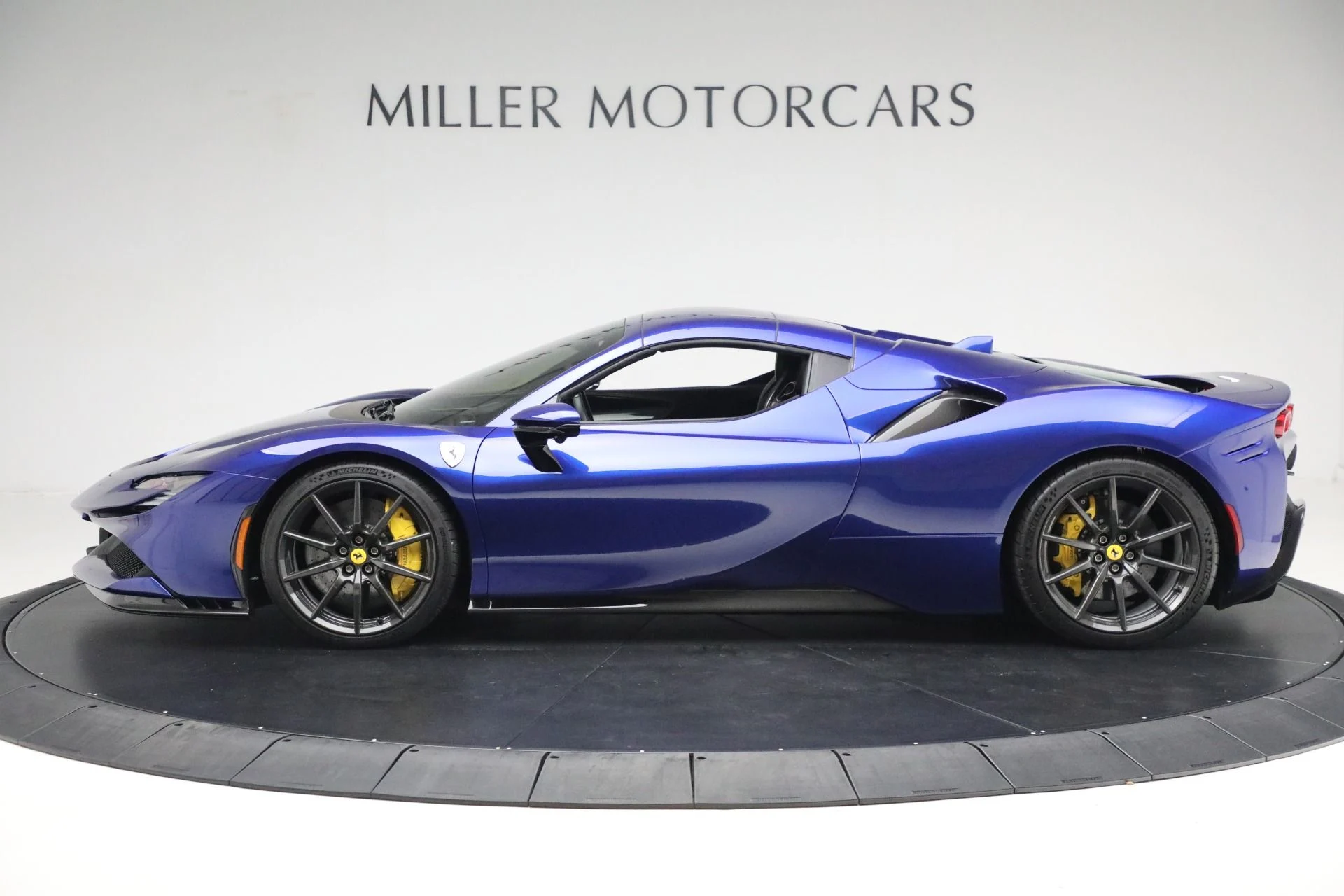 mph014_2238973529_Used_2022_Ferrari_SF_90_Spider_6c267040a3