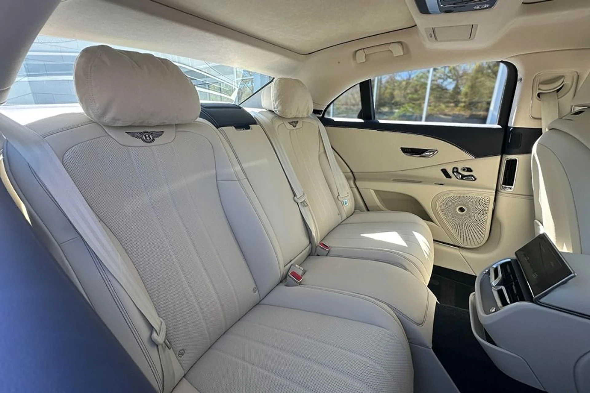 mph014_2239547136_New_2026_Bentley_Flying_Spur_1777901590_6d5e6d4407