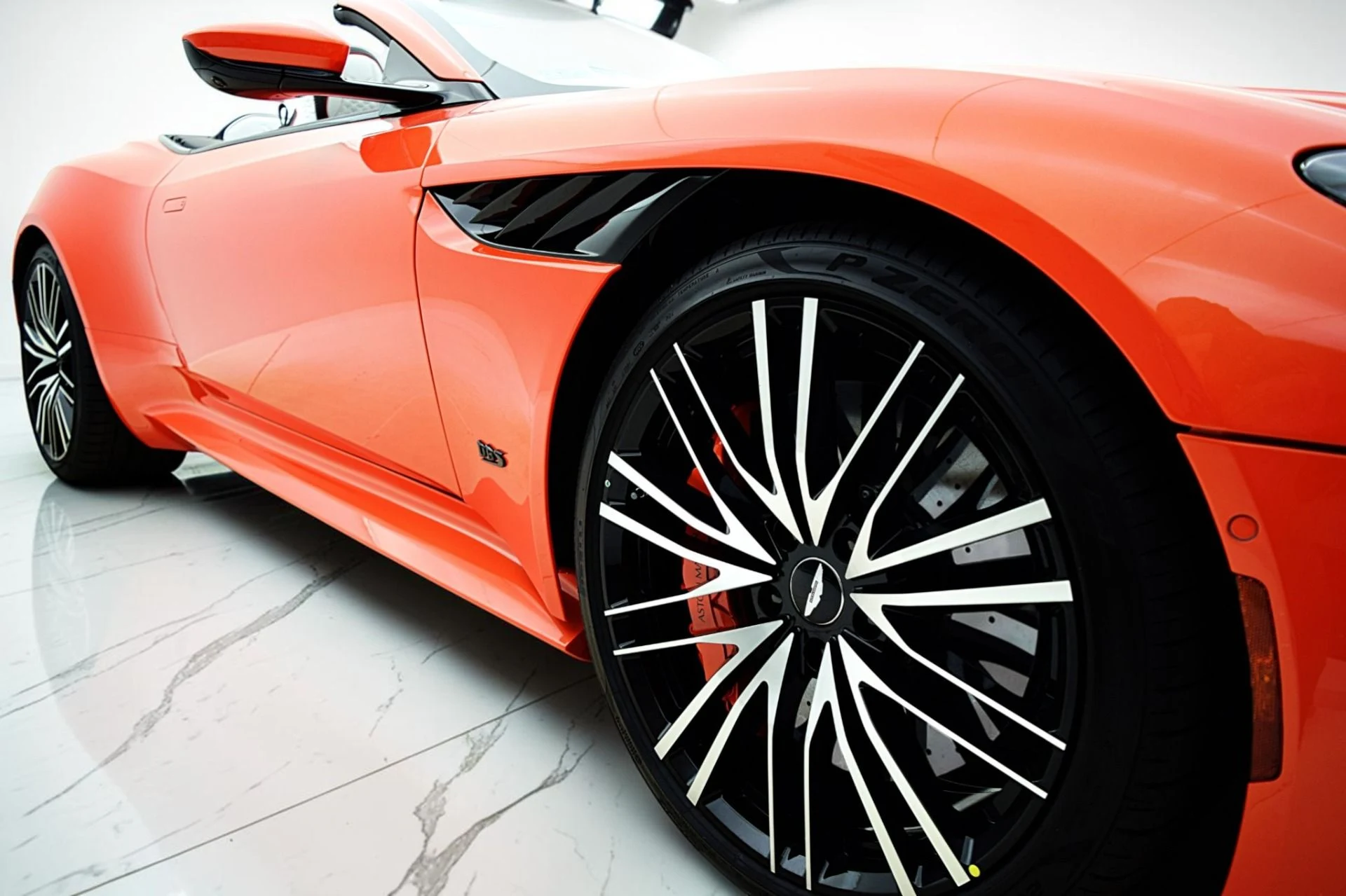 mph014_224586994_Used_2023_Aston_Martin_DBS_Volante_302075d2b8