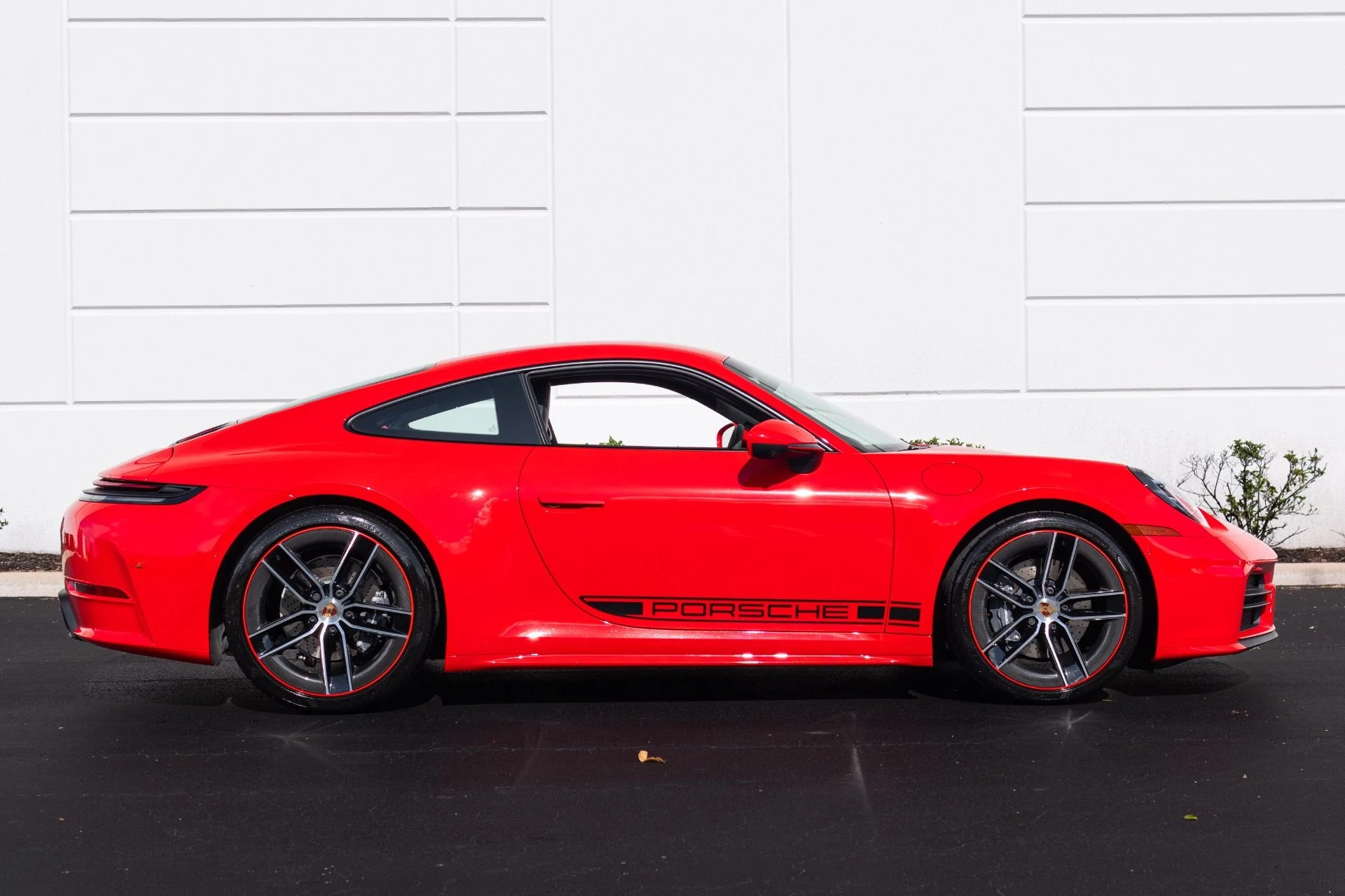 mph014_2247774414_Used_2025_Porsche_911_Carrera_1779505950_151af06caf