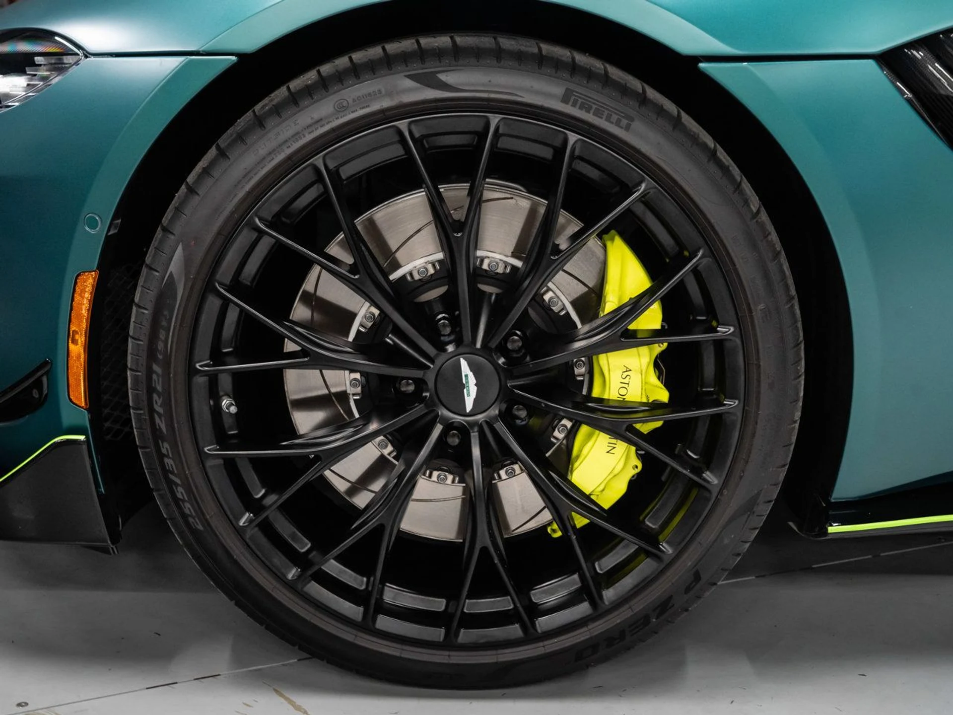 mph014_2250900595_aston_martin_vantage_2023_d0fd6c6f59