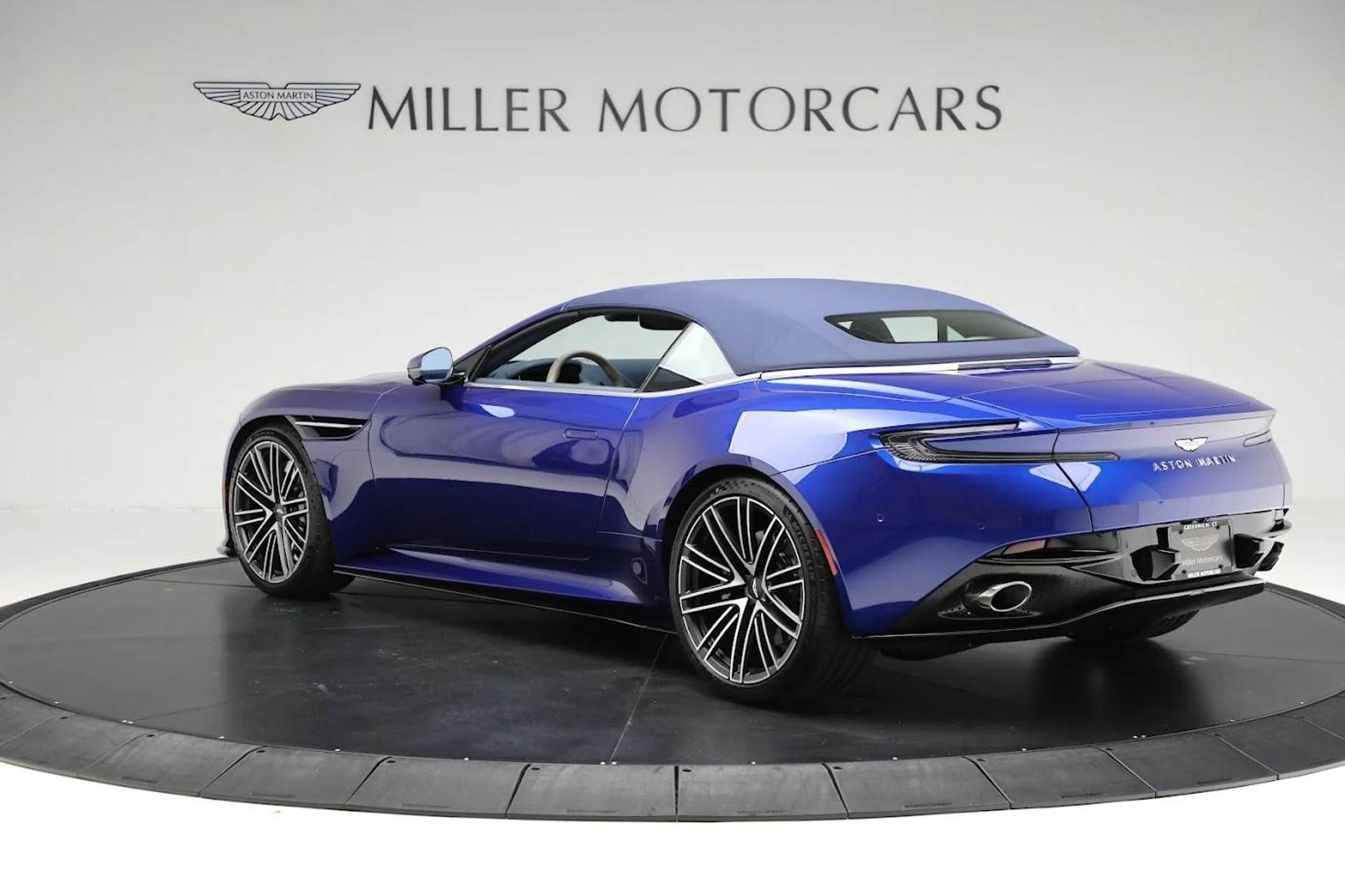 mph014_2255875682_Used_2024_Aston_Martin_DB_12_Volante_2b9535e06f