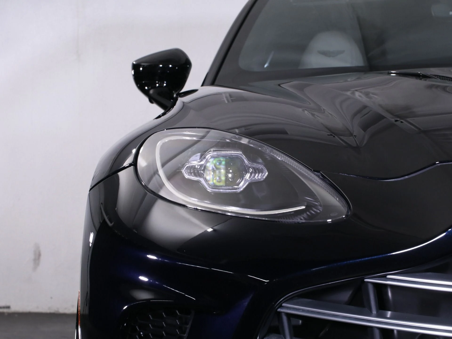 mph014_2259082921_New_2025_Aston_Martin_DBX_707_1758482586_aca20771b3