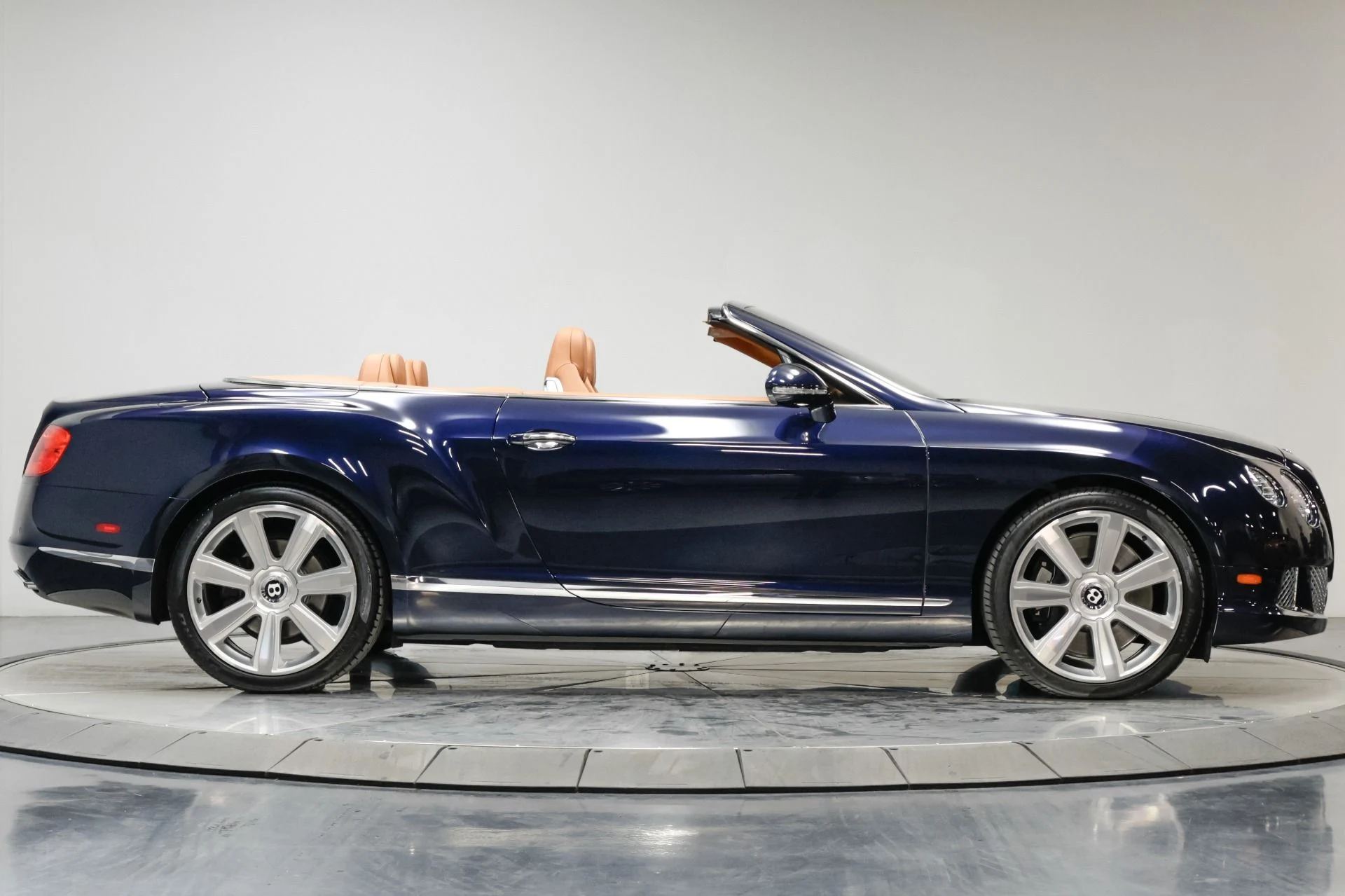 mph014_2260727495_Used_2013_Bentley_Continental_GTC_1761057953_81609abc88