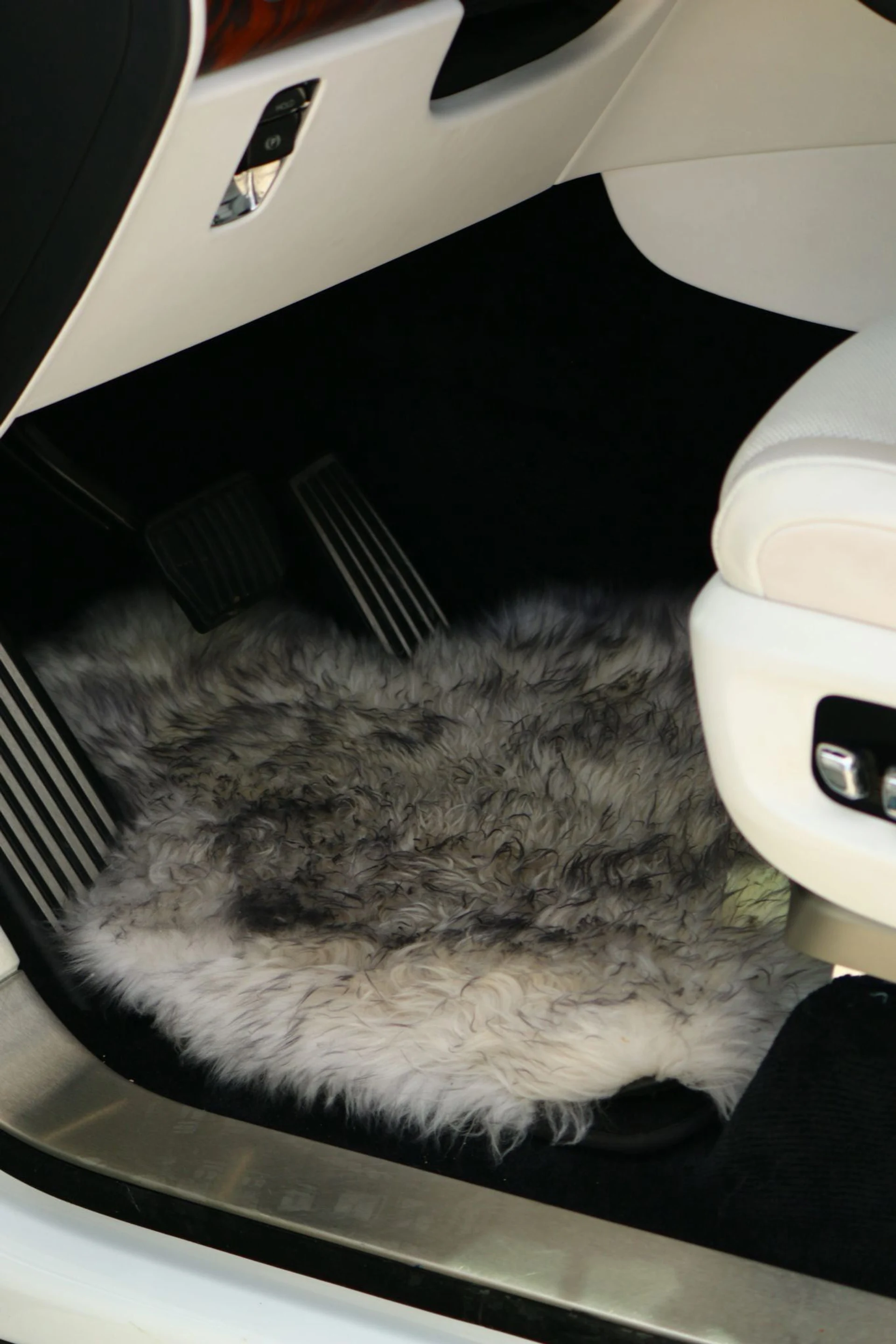 mph014_2262825083_Used_2019_Rolls_Royce_Cullinan_1754518837_5d926edfe5