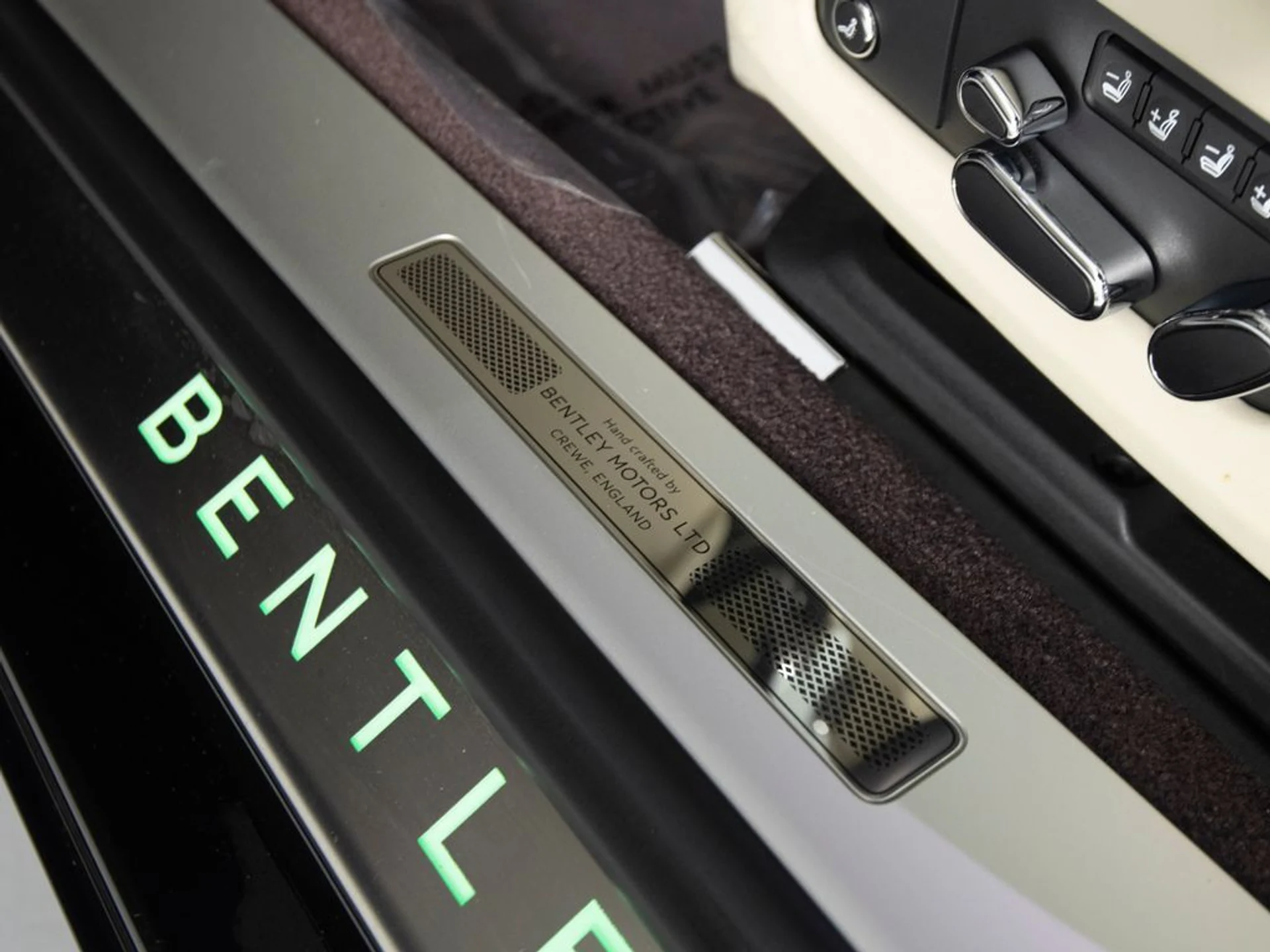 mph014_2269280699_7d73861da234b08642b3e4e92a623652x_2a8fa682c6