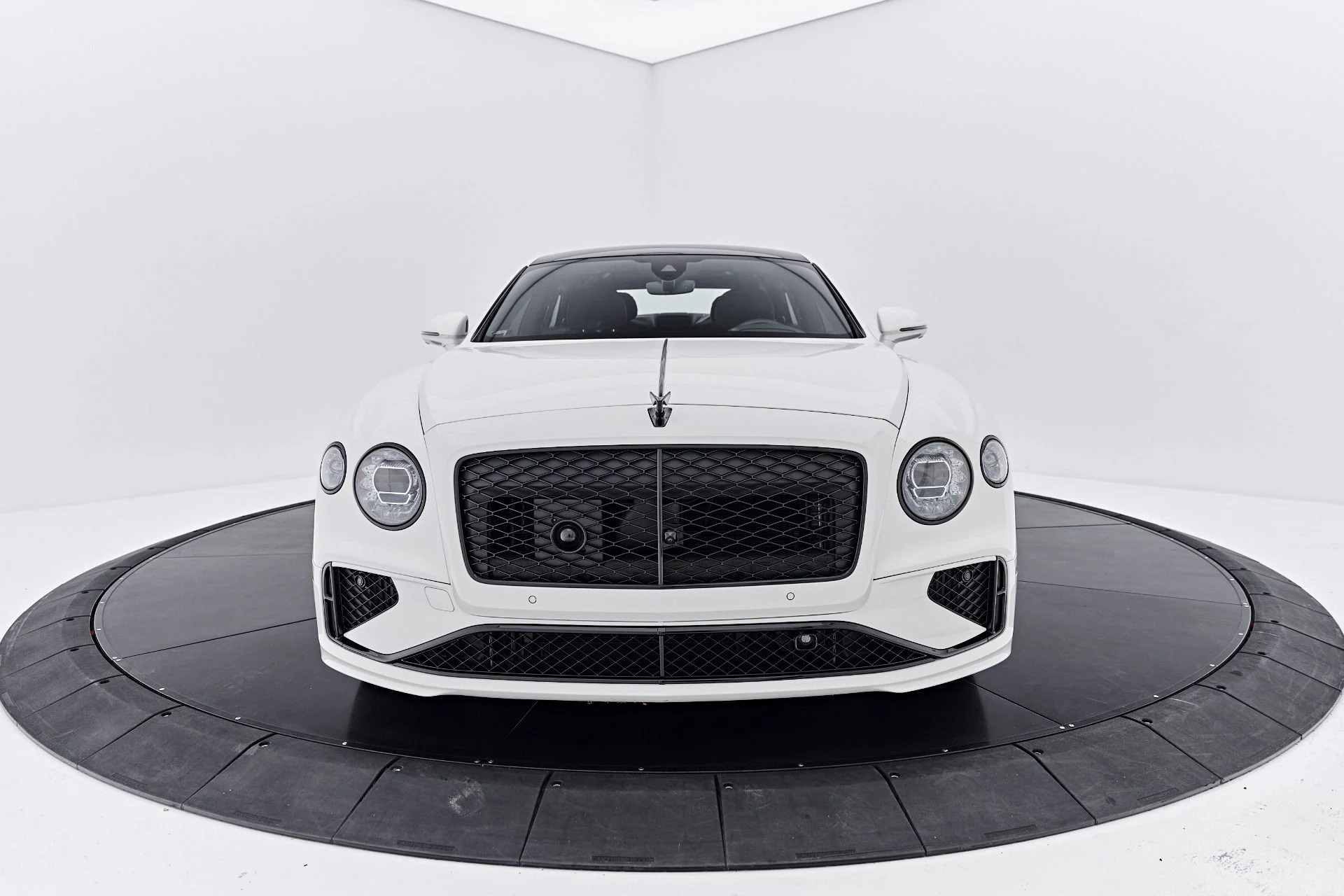 mph014_2269996910_Used_2025_Bentley_Flying_Spur_Black_Edition_1790368060_135b360250