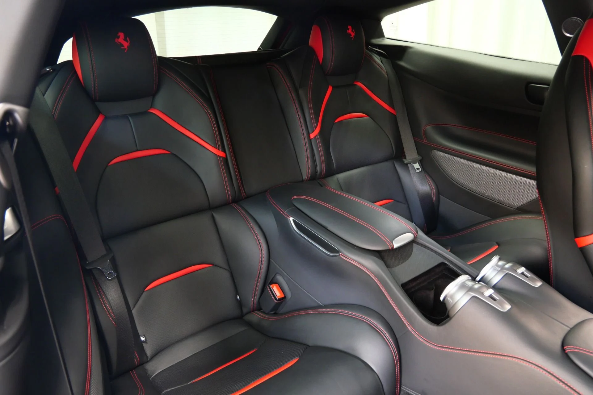 mph014_2271026490_Used_2018_Ferrari_GTC_4_Lusso_V12_1752852252_6ba8ff1e10