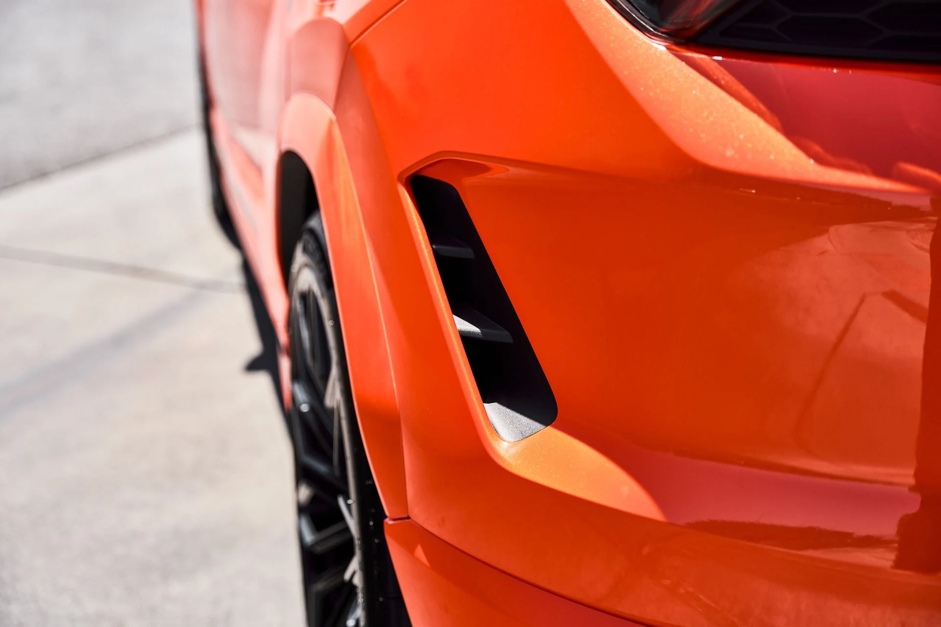 mph014_2273177225_Used_2025_Lamborghini_Urus_SE_1785258910_1377f98cea
