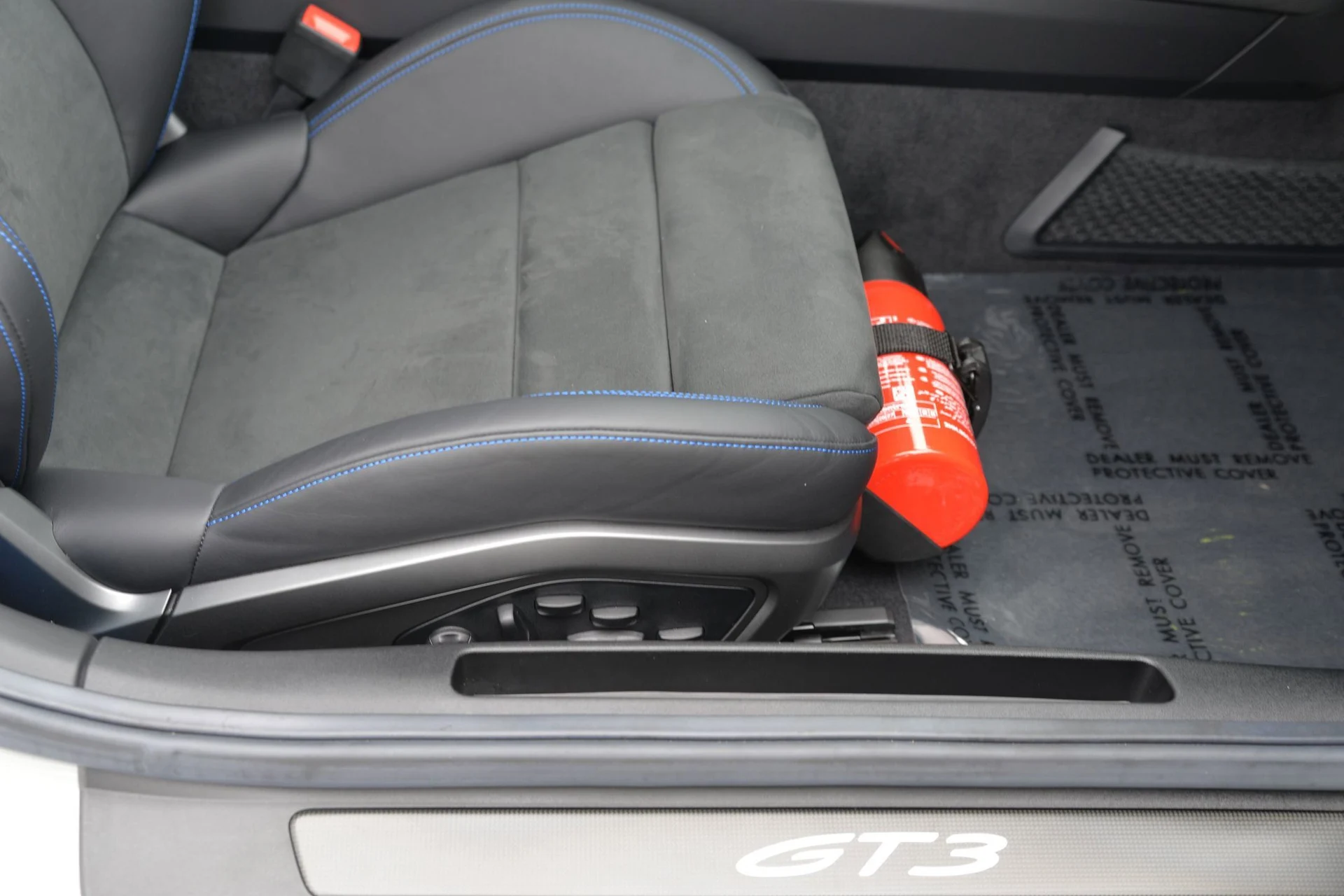 mph014_2275760433_15d1b2c461267f8e09f87b396448c393x_6938c4ca95