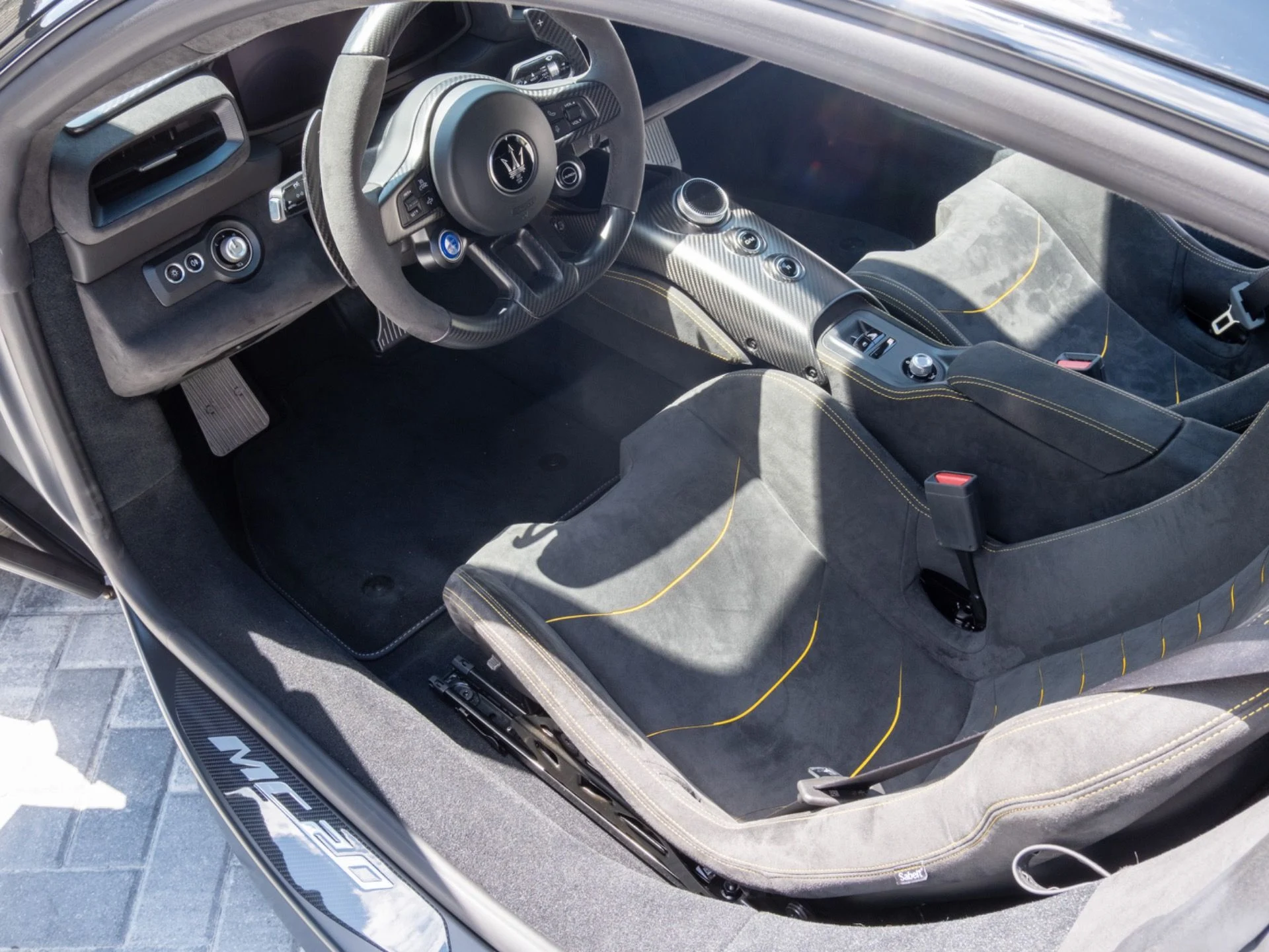 mph014_2277279481_Used_2023_Maserati_MC_20_1774904483_2be377242e