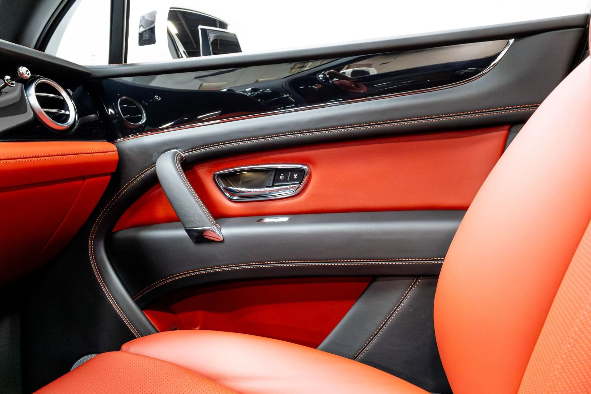 mph014_227804356_Used_2020_Bentley_Bentayga_V8_1774292202_796e52f579