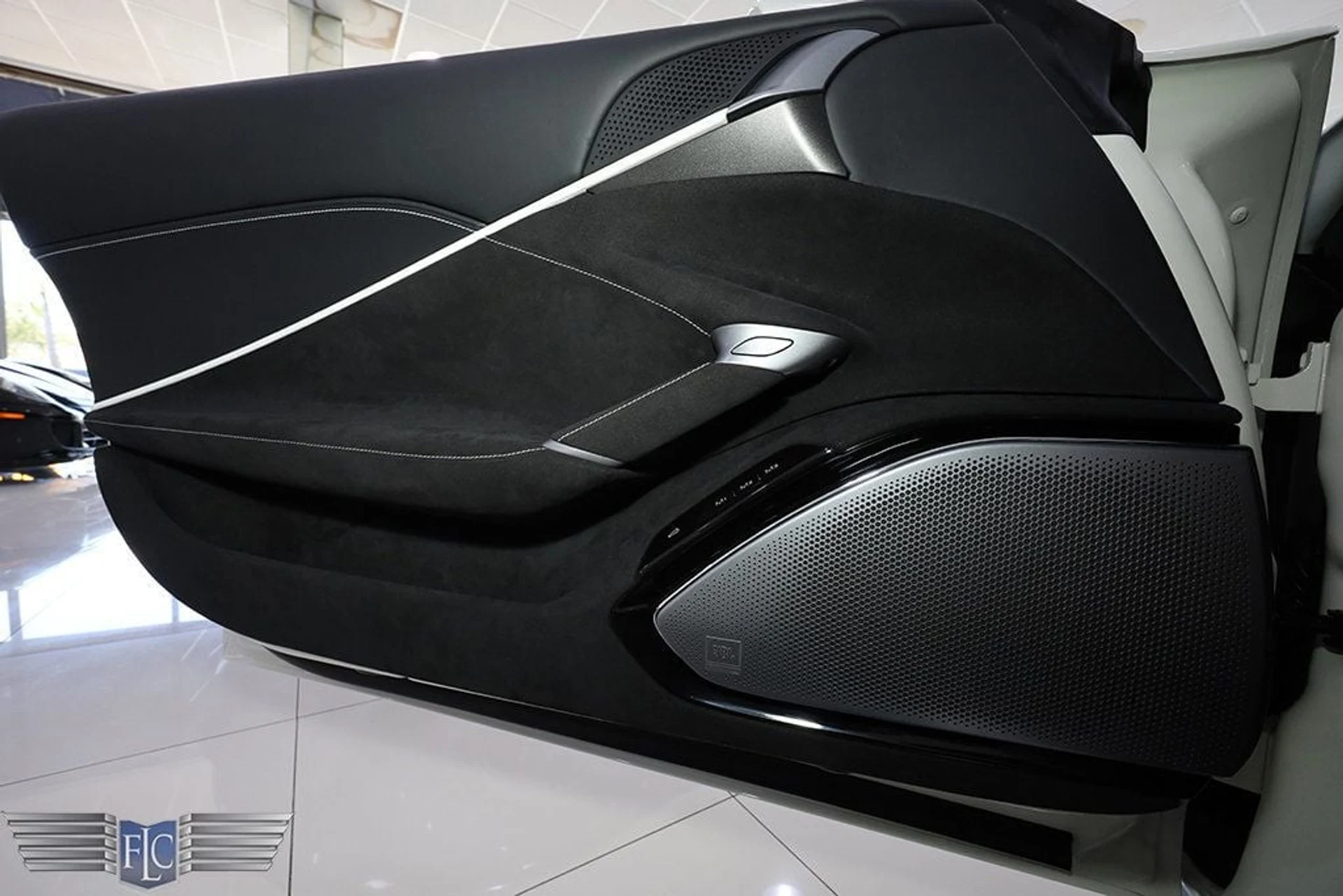 mph014_2280714597_used_2025_ferrari_roma_spider_convertible_6305_22870427_15_1024_95e474fe72