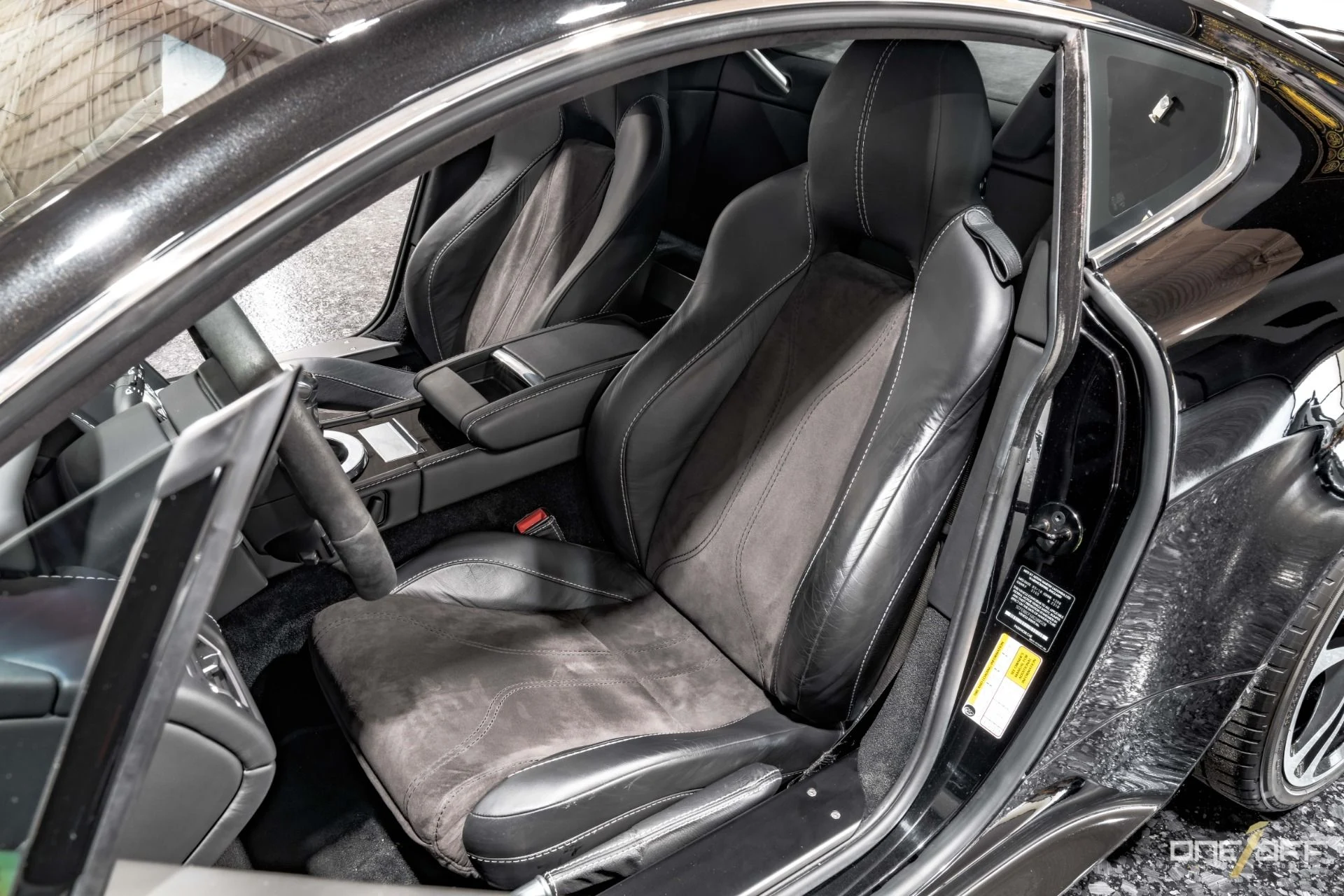 mph014_2281026267_Used_2011_Aston_Martin_V12_Vantage_Carbon_Black_6_Speed_in_Immaculate_Condition_1756349737_e9f5a0a4ef