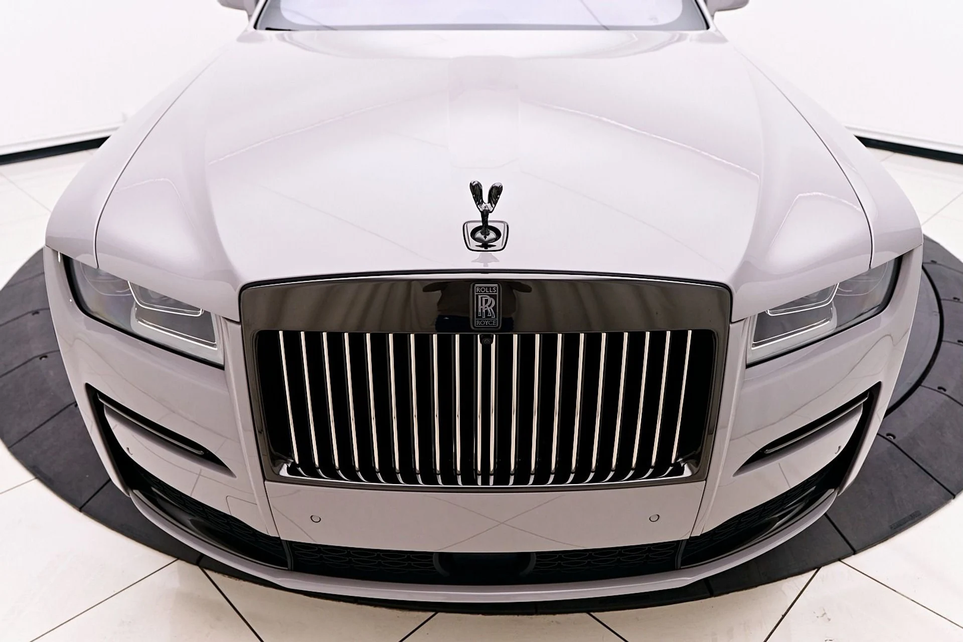 mph014_2282959136_Used_2022_Rolls_Royce_Ghost_Black_Badge_1745954318_9f2f8ae103