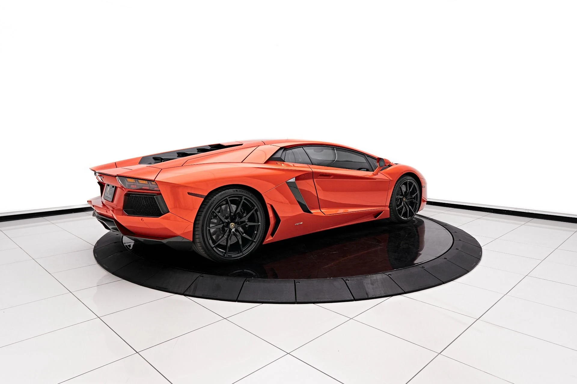 mph014_2300902918_Used_2015_Lamborghini_Aventador_LP_700_4_1710540928_853b9683a8