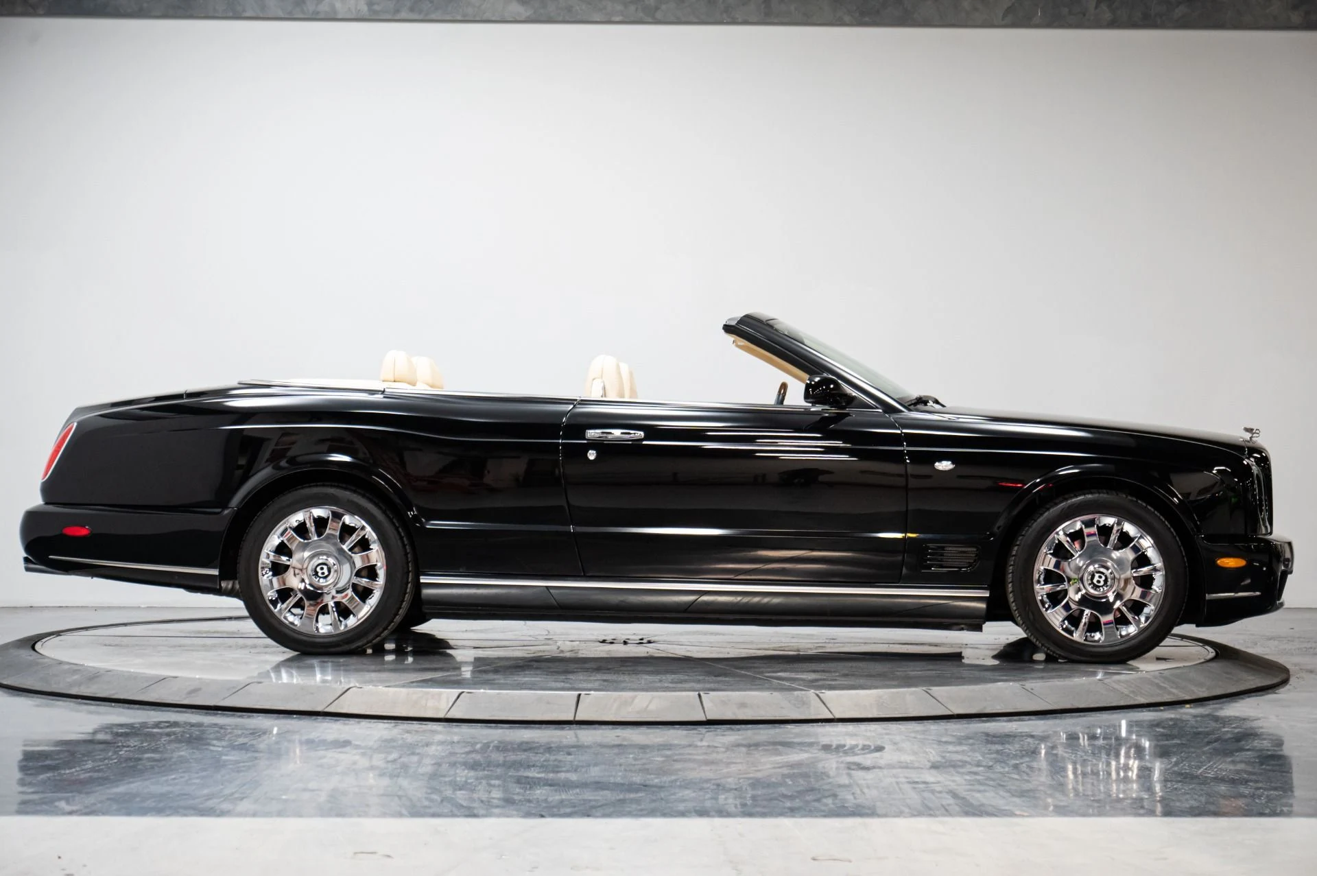 mph014_2309281477_Used_2007_Bentley_Azure_1753214683_89228ad3e0