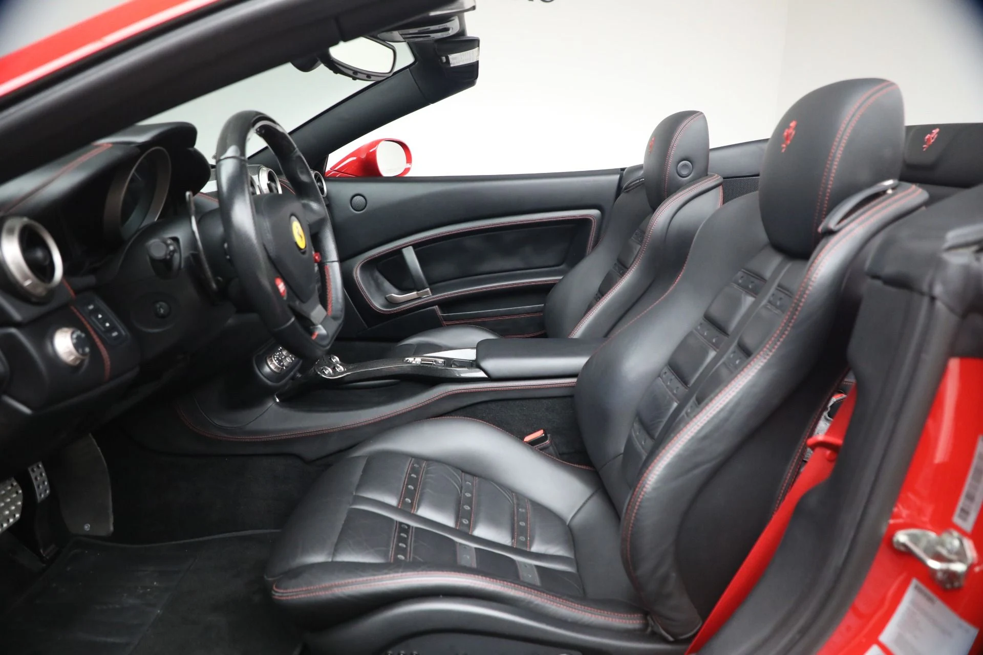 mph014_2309824576_Used_2014_Ferrari_California_30_1790957521_0af039c8e6
