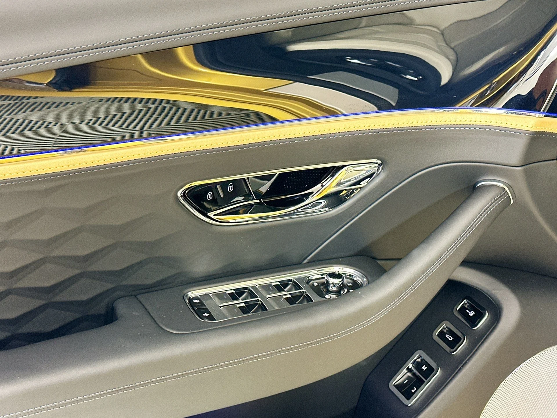 mph014_2311478378_15_872cb86e00