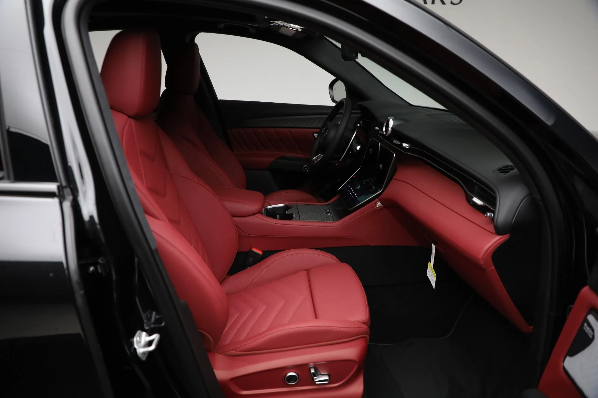 mph014_2317278186_New_2025_Maserati_Grecale_Trofeo_3ce8d38b04