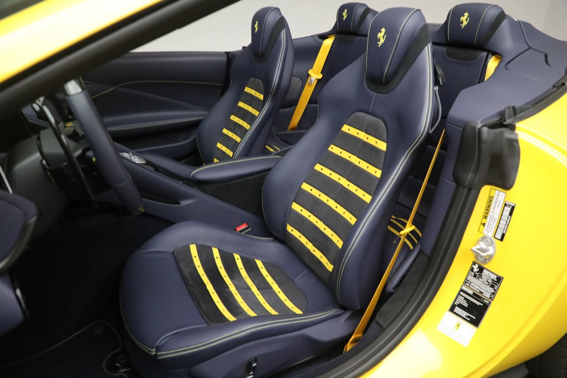 mph014_2321719422_Used_2025_Ferrari_Roma_Spider_1758310814_1a057e4807