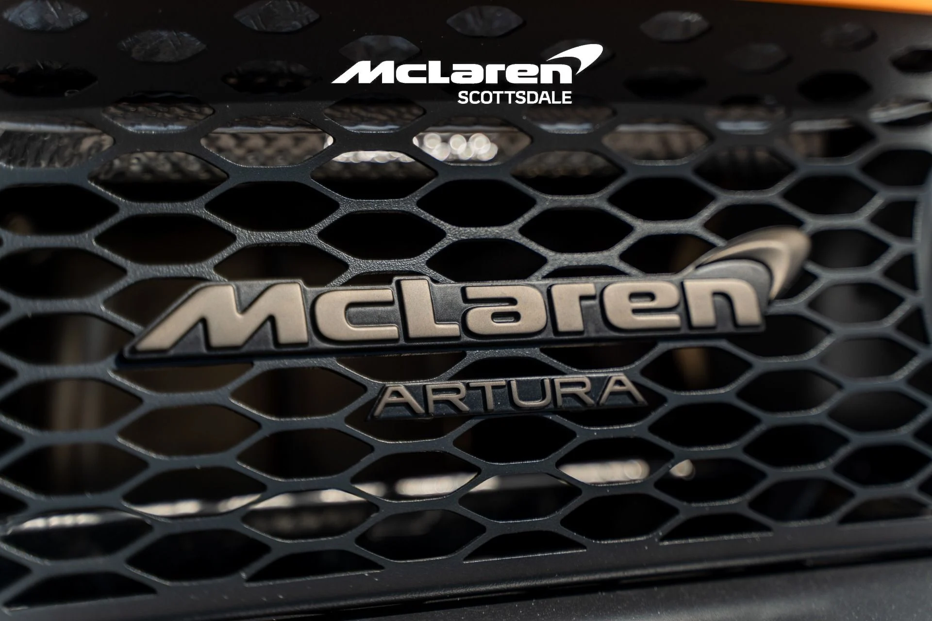 mph014_2333130507_Used_2026_MCLAREN_ARTURA_1760765470_061dab44e9