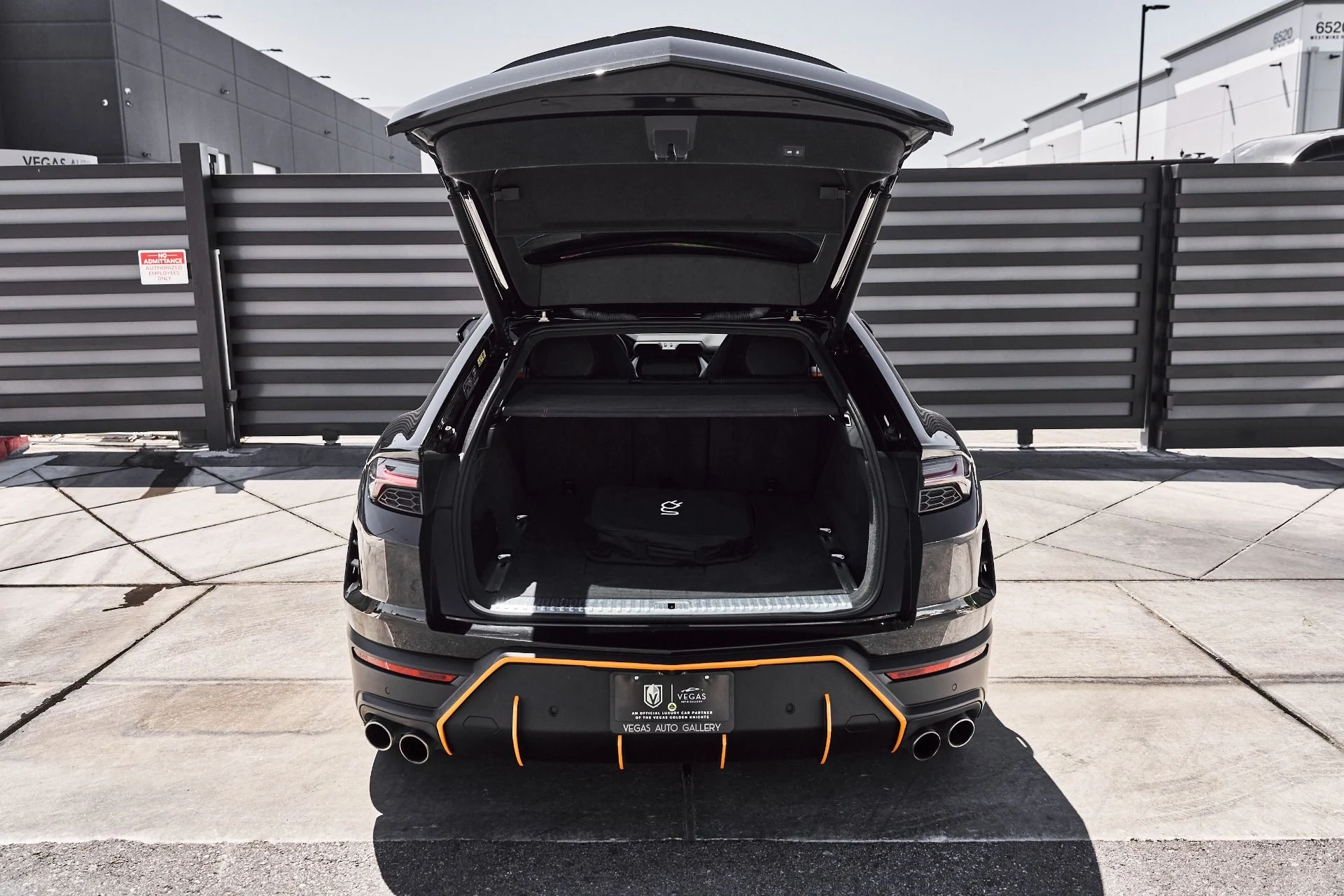 mph014_233442338_Used_2025_Lamborghini_Urus_SE_1779991980_316e279cbd
