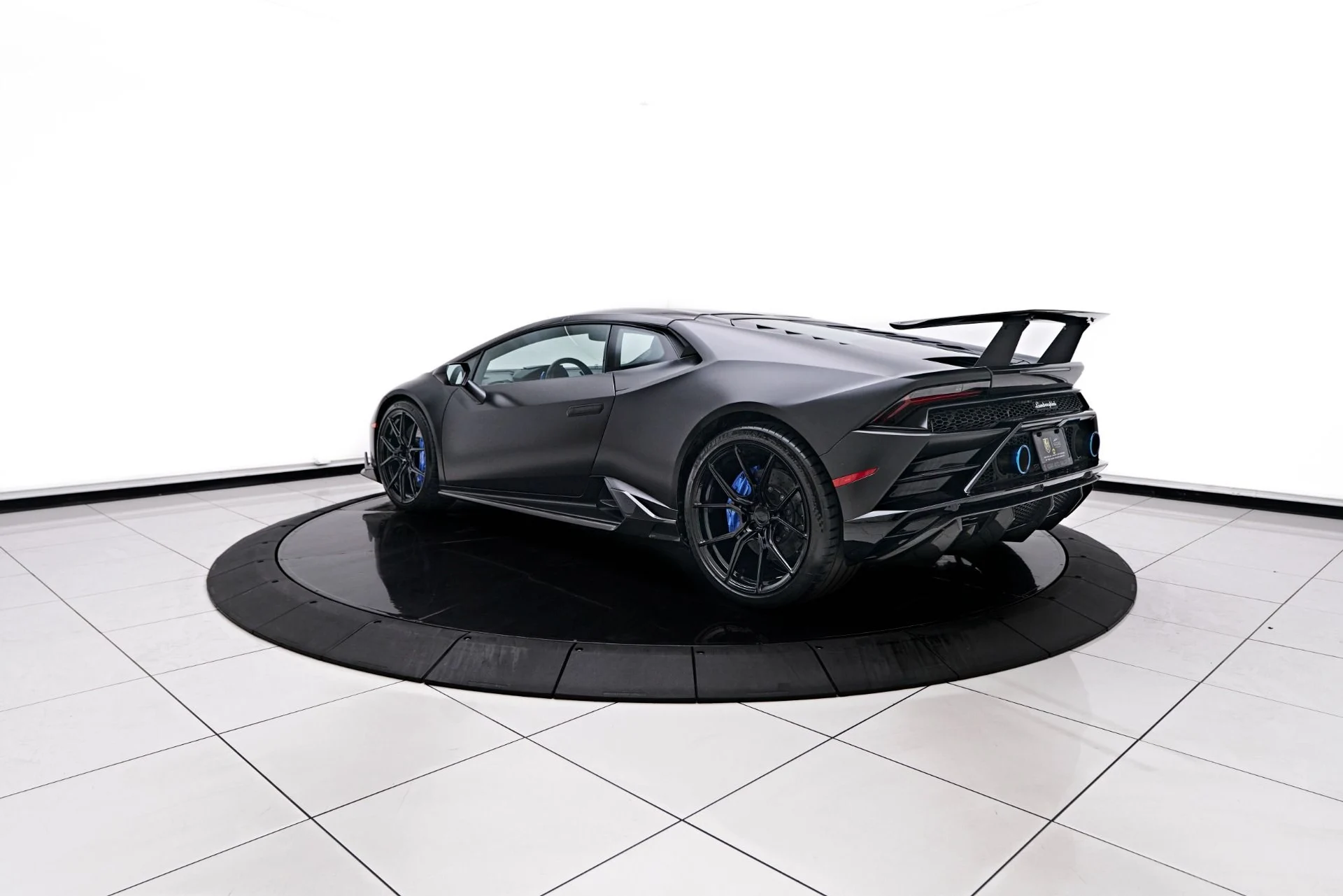 mph014_2336695439_Used_2021_Lamborghini_Huracan_EVO_Base_1758314629_94389a2efd