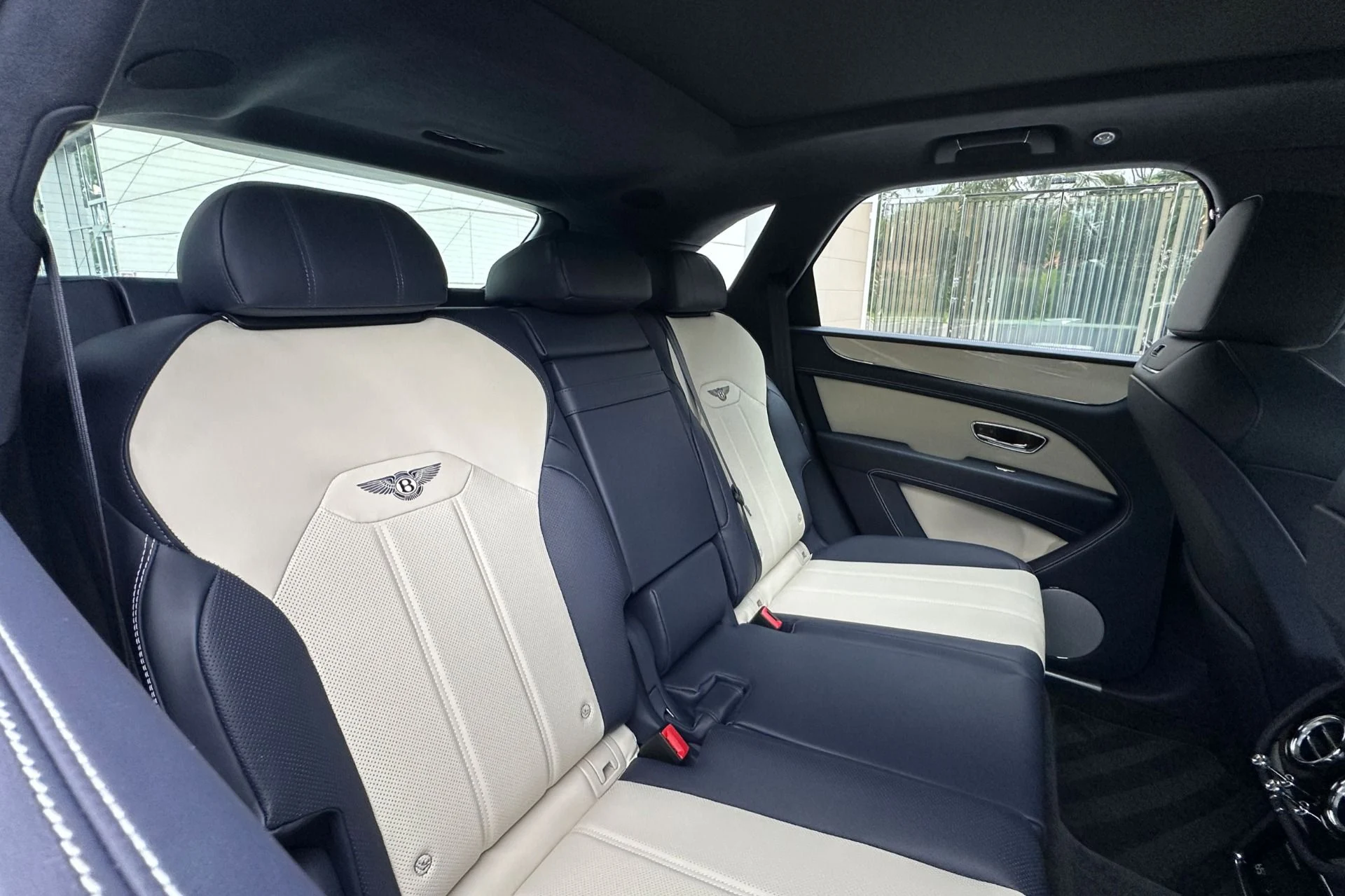 mph014_2343108890_New_2026_Bentley_Bentayga_V8_1784720366_fda7302a38