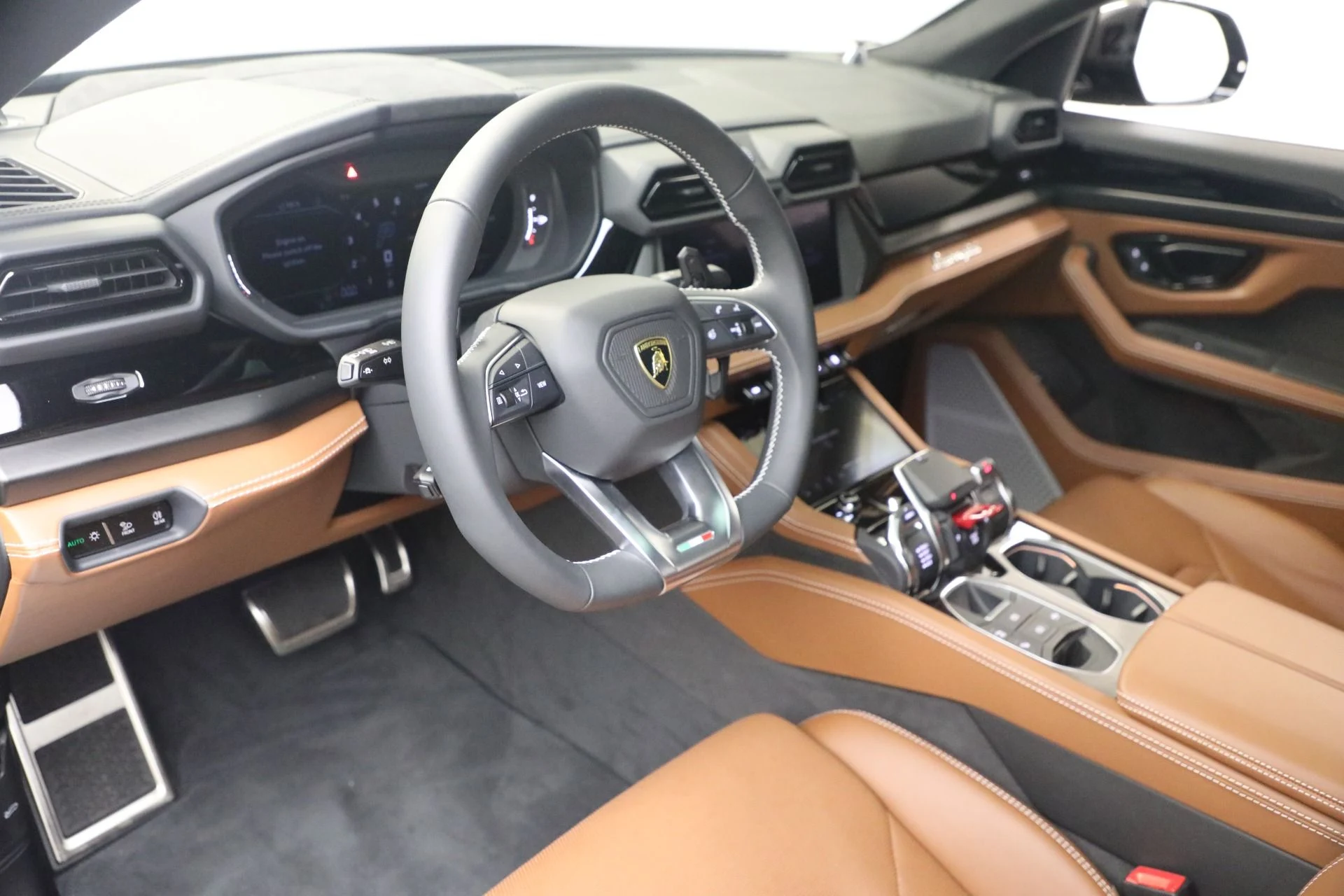 mph014_2350161001_Used_2025_Lamborghini_Urus_SE_1779826713_9f36149a64