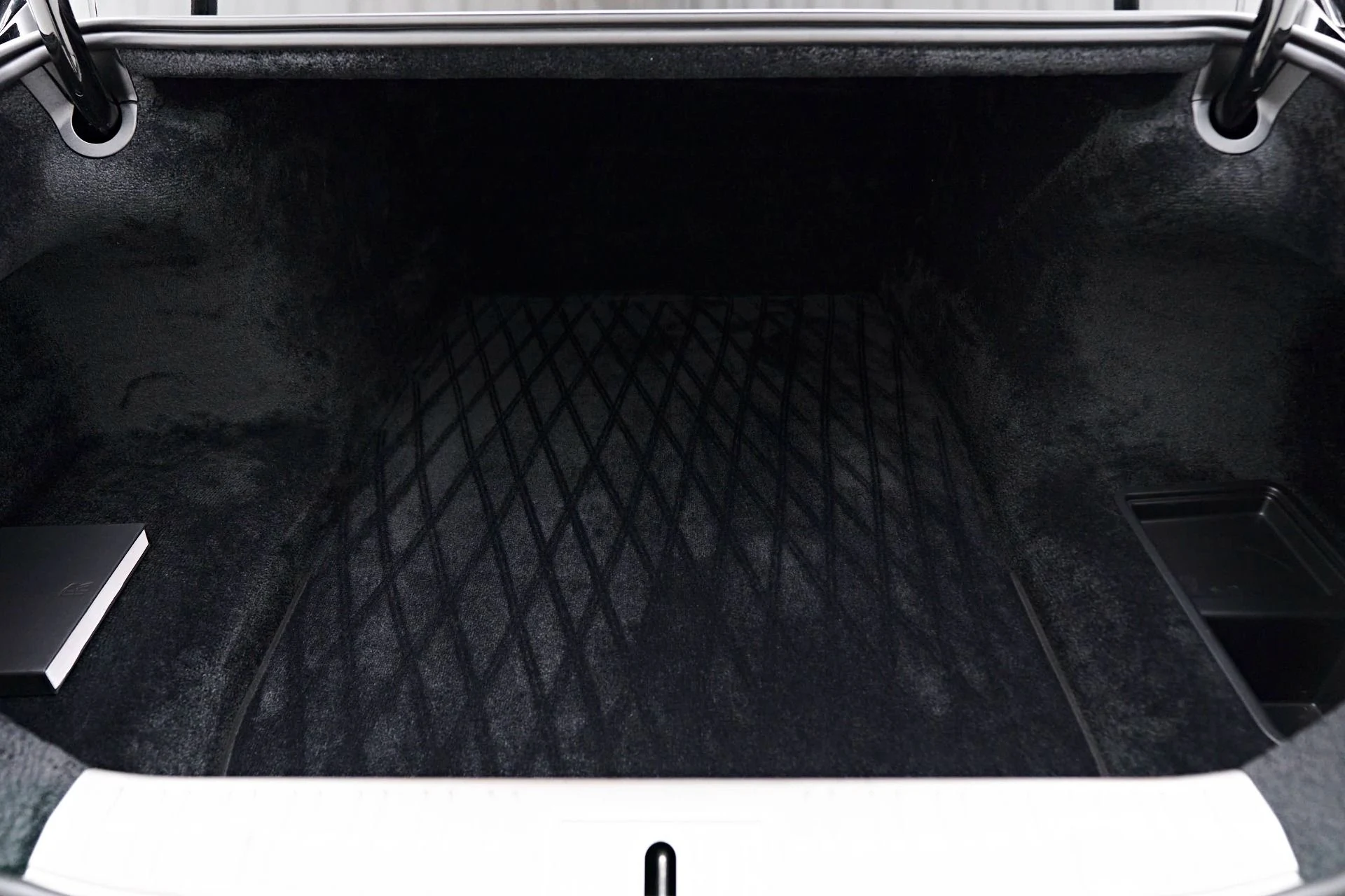 mph014_2355045325_Used_2019_Rolls_Royce_Ghost_Base_1713298107_ddb5f3da8c