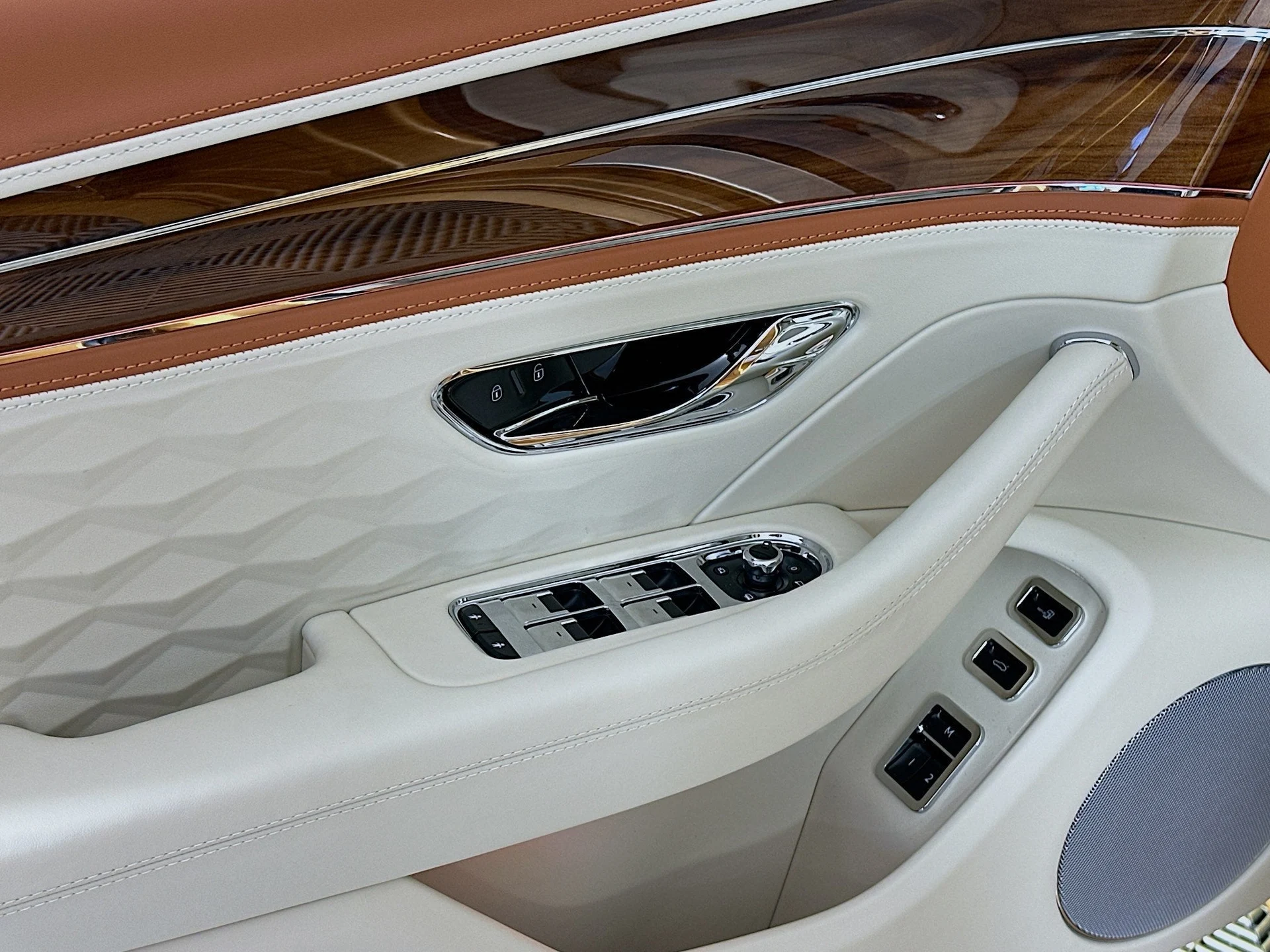 mph014_2359848411_15_b0737734c9