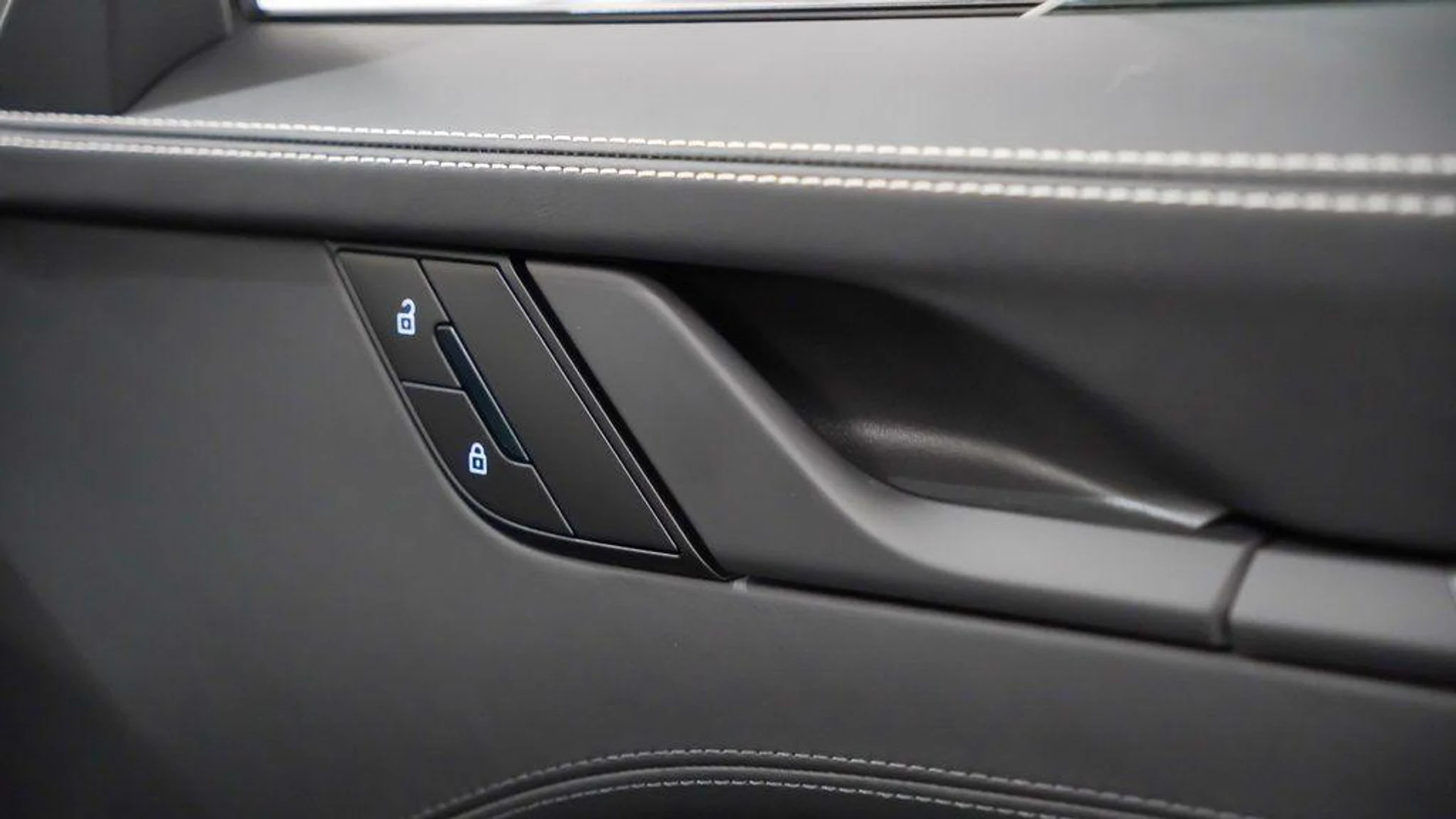 mph014_2369360853_z_Uc_Ft_Vws_Oc_M_Qg_Gu_Xmry_P_Lj_Q9_j_I_e21ebe43bf